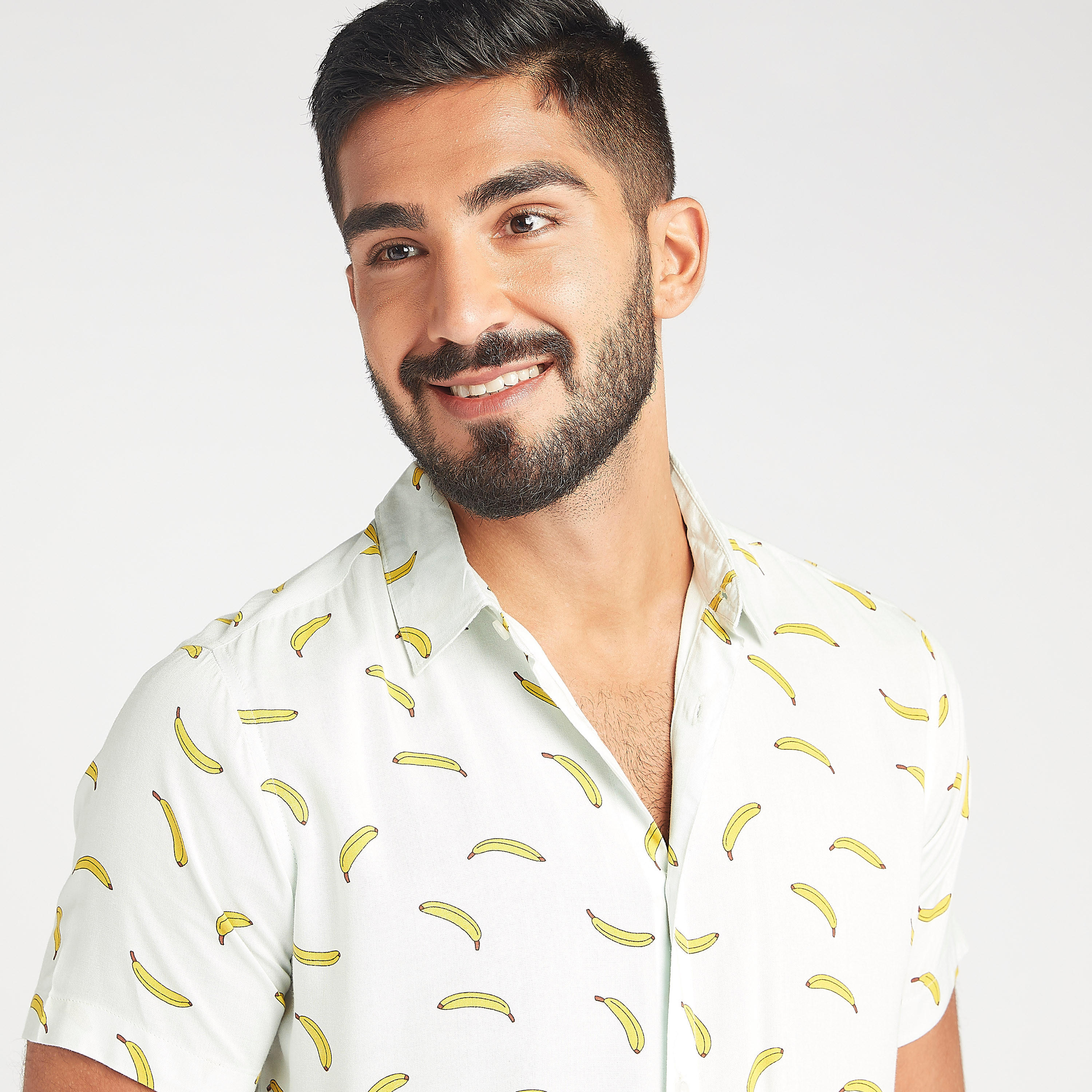 قميص سليم فيت وياقة عادية وأكمام قصيرة وطبعات-men-clothing-shirts-image-1