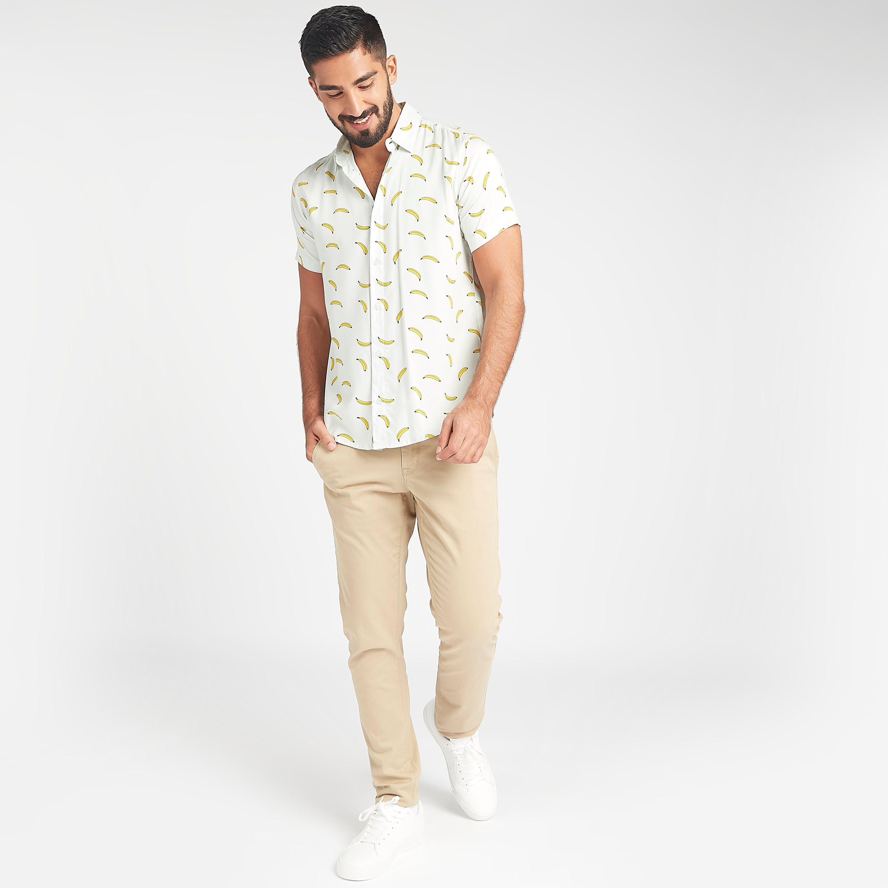 قميص سليم فيت وياقة عادية وأكمام قصيرة وطبعات-men-clothing-shirts-image-2