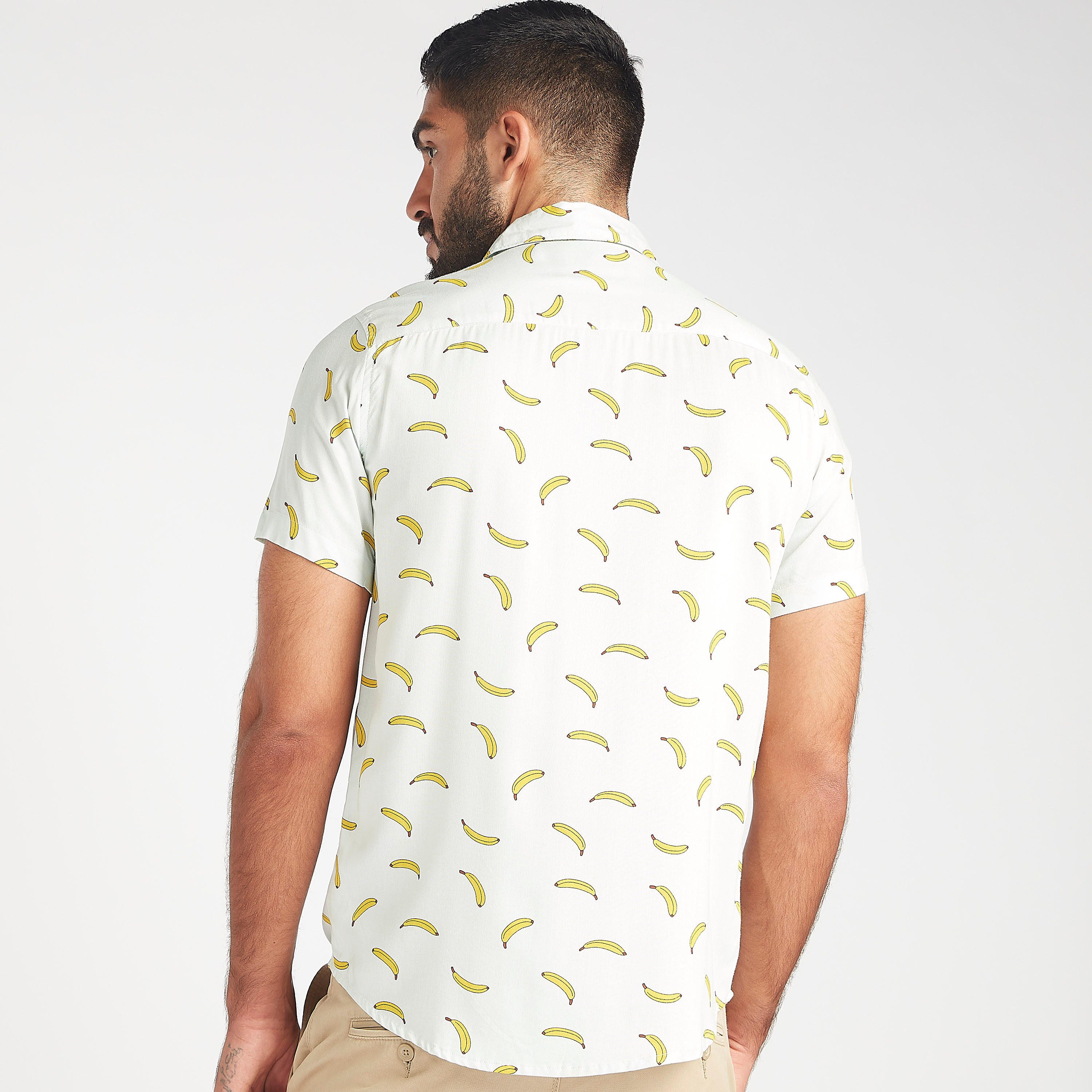قميص سليم فيت وياقة عادية وأكمام قصيرة وطبعات-men-clothing-shirts-image-4