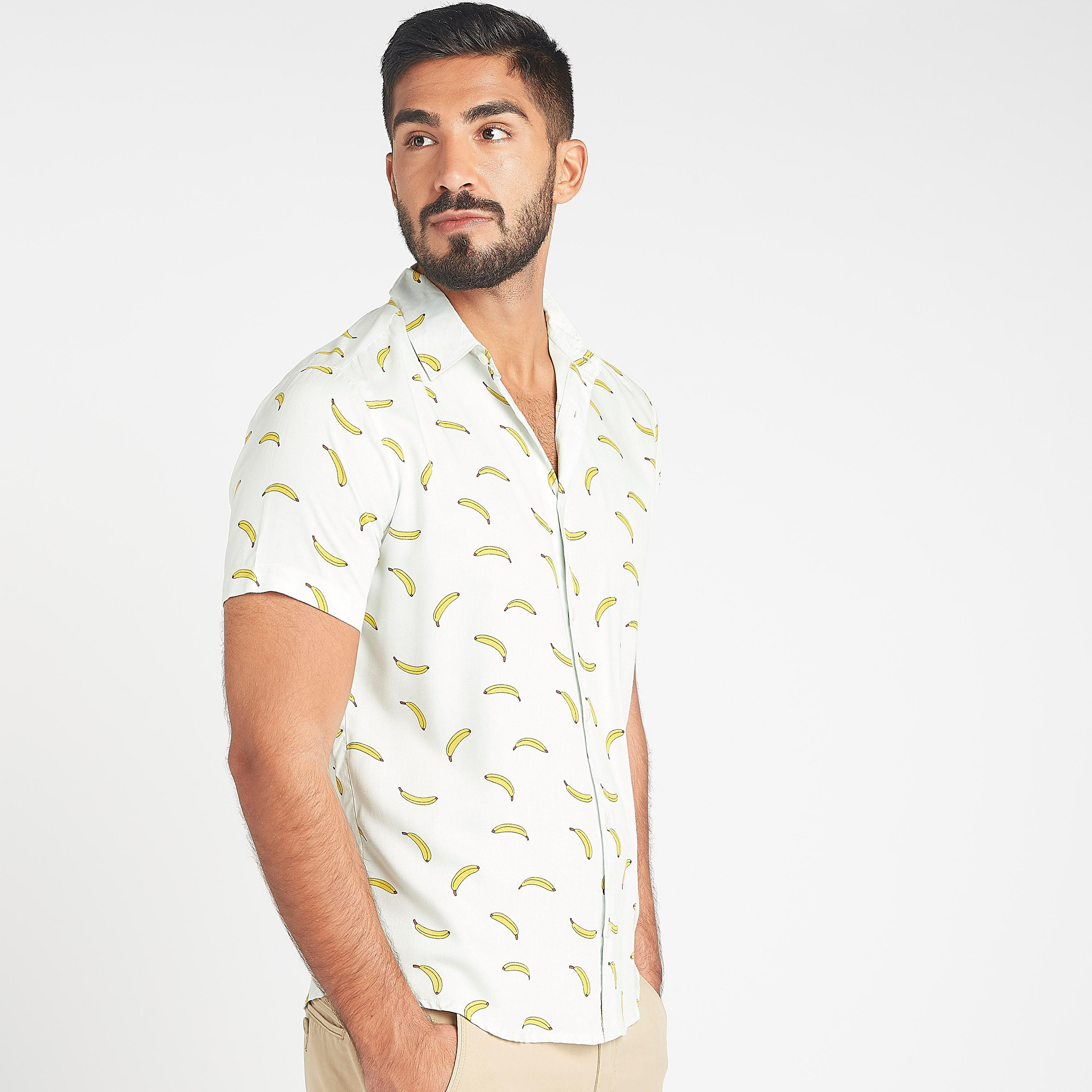 قميص سليم فيت وياقة عادية وأكمام قصيرة وطبعات-men-clothing-shirts-image-5