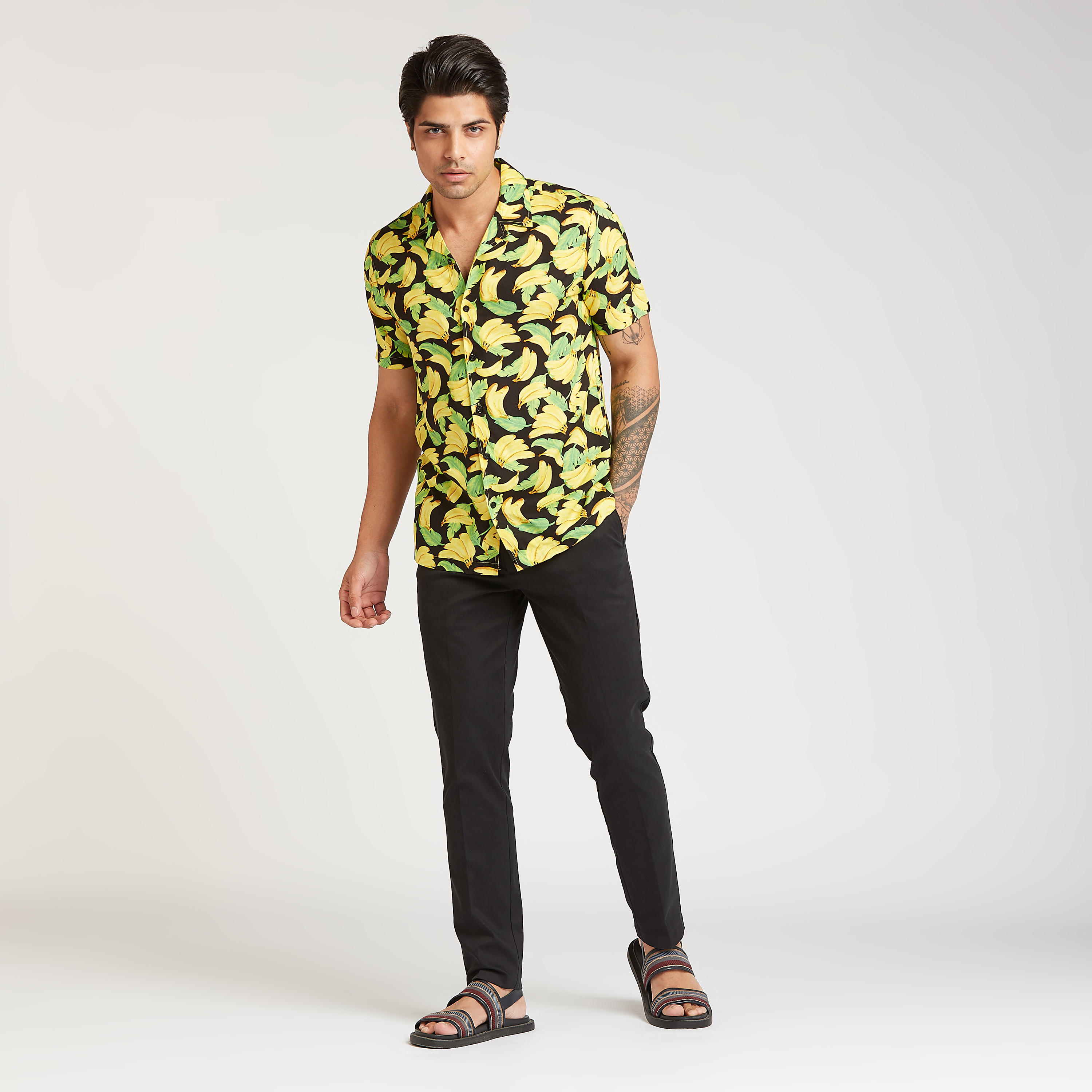 قميص بقصة سليم بياقة عاديّة وأكمام قصيرة وطبعات-men-clothing-shirts-image-4