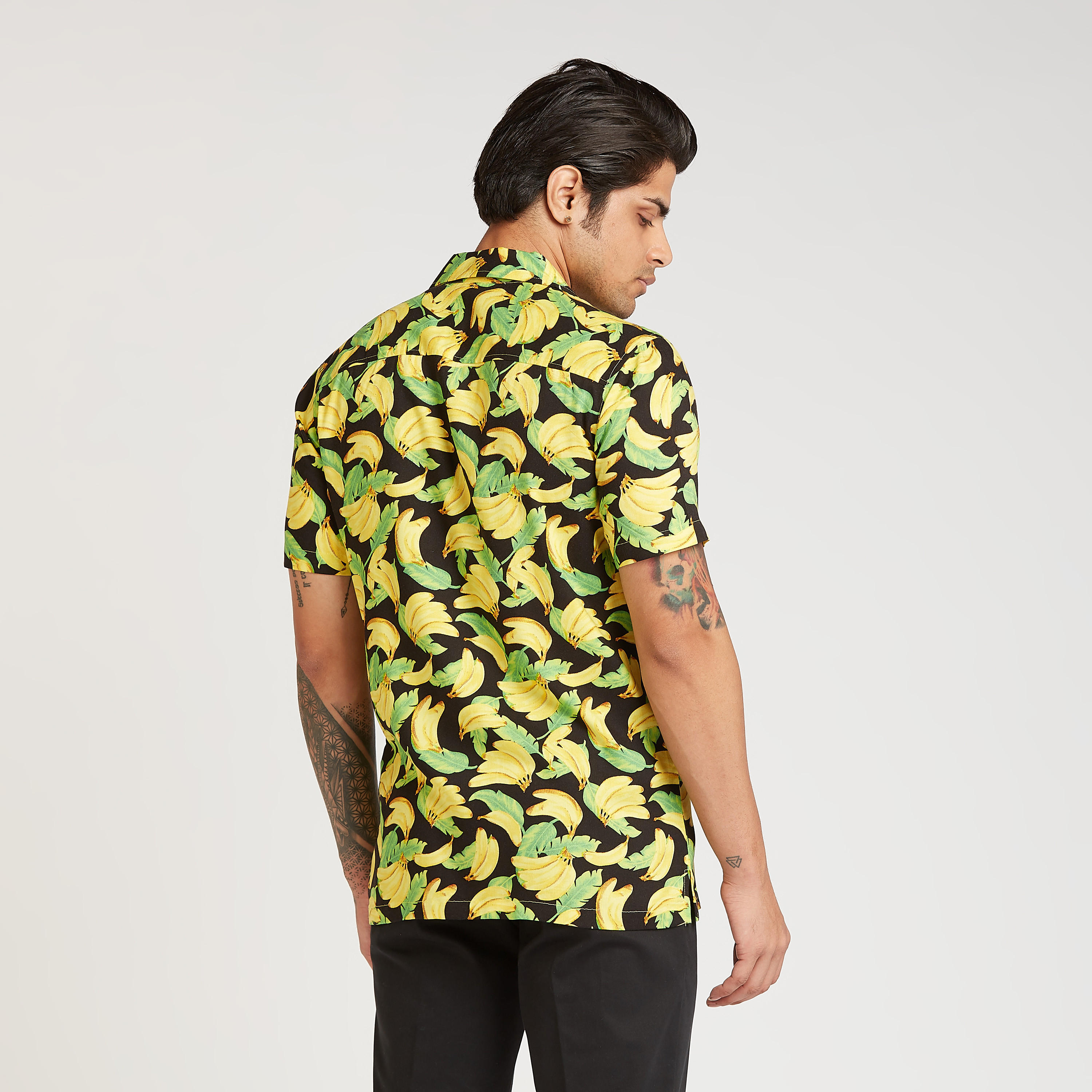 قميص بقصة سليم بياقة عاديّة وأكمام قصيرة وطبعات-men-clothing-shirts-image-1