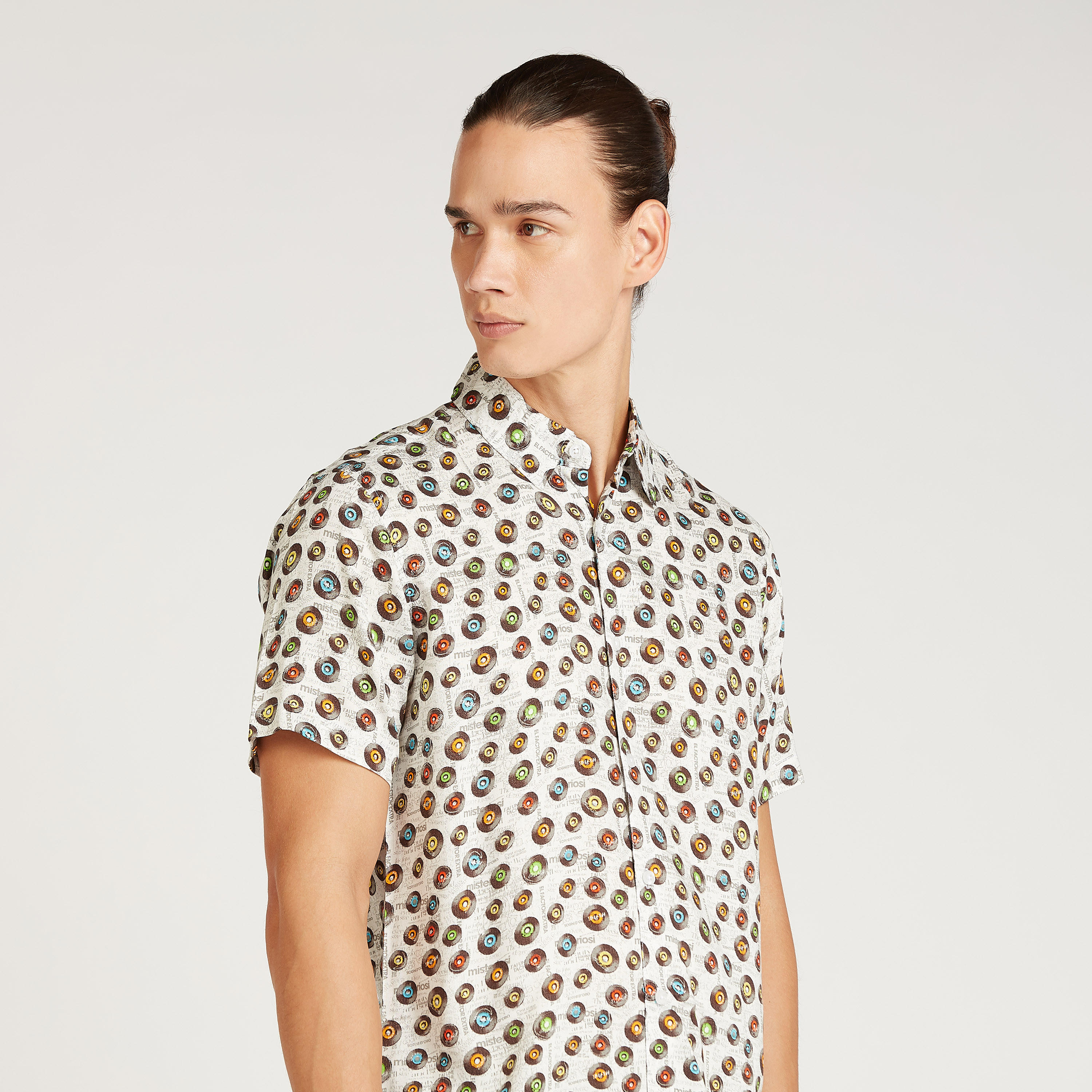 قميص بياقة عاديّة وأكمام قصيرة وطبعات-men-clothing-shirts-image-3