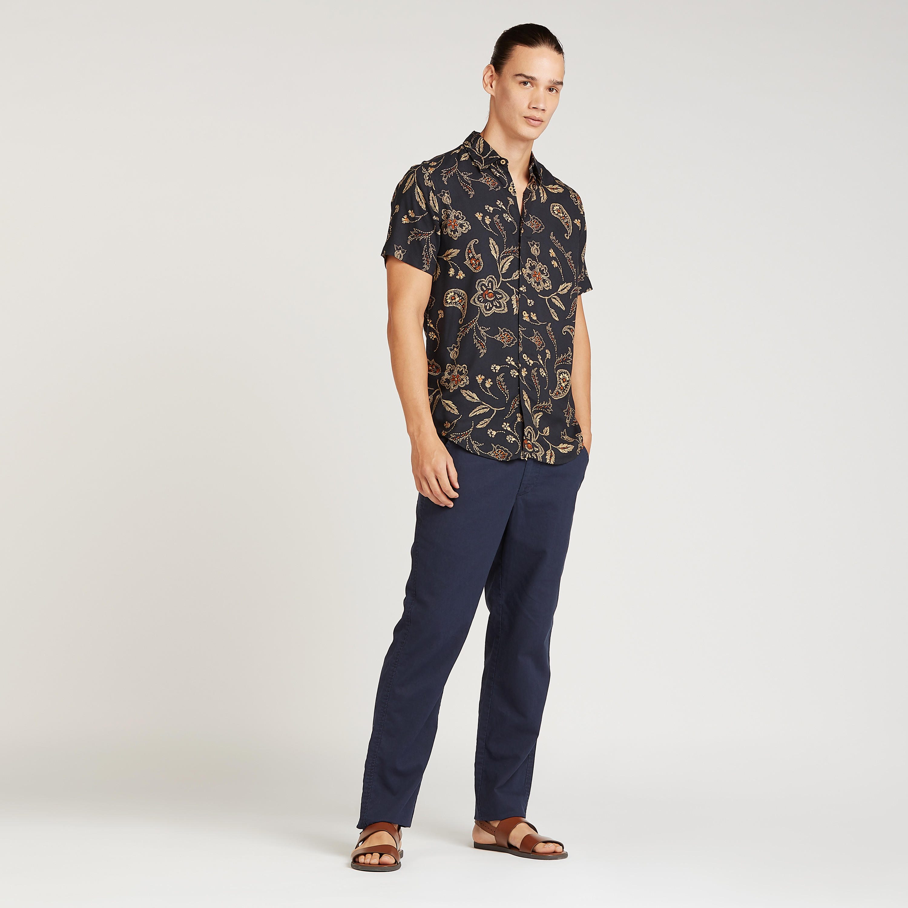 قميص بياقة عاديّة وأكمام قصيرة وطبعات-men-clothing-shirts-image-2