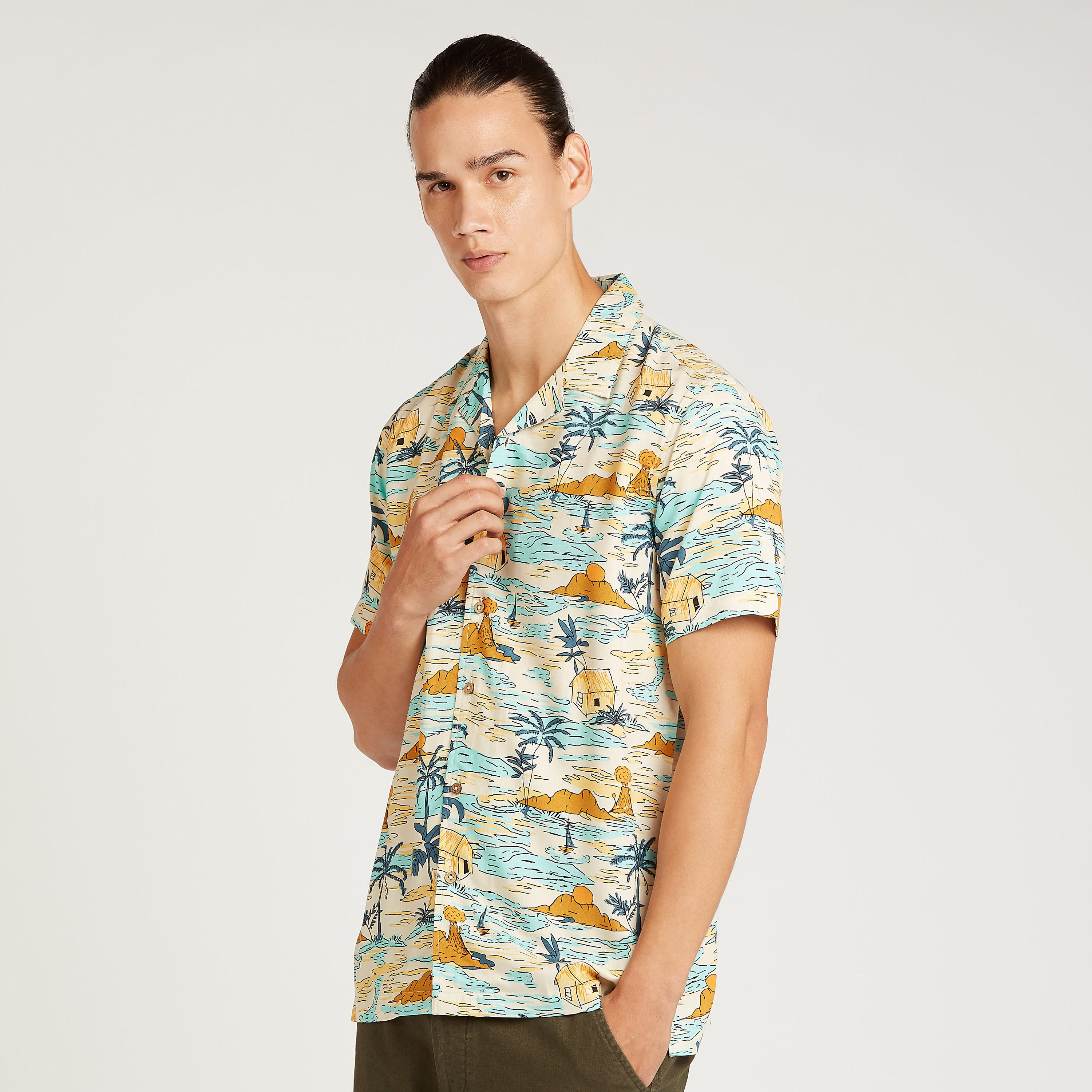 قميص بياقة عاديّة وأكمام قصيرة وطبعات-men-clothing-shirts-image-4