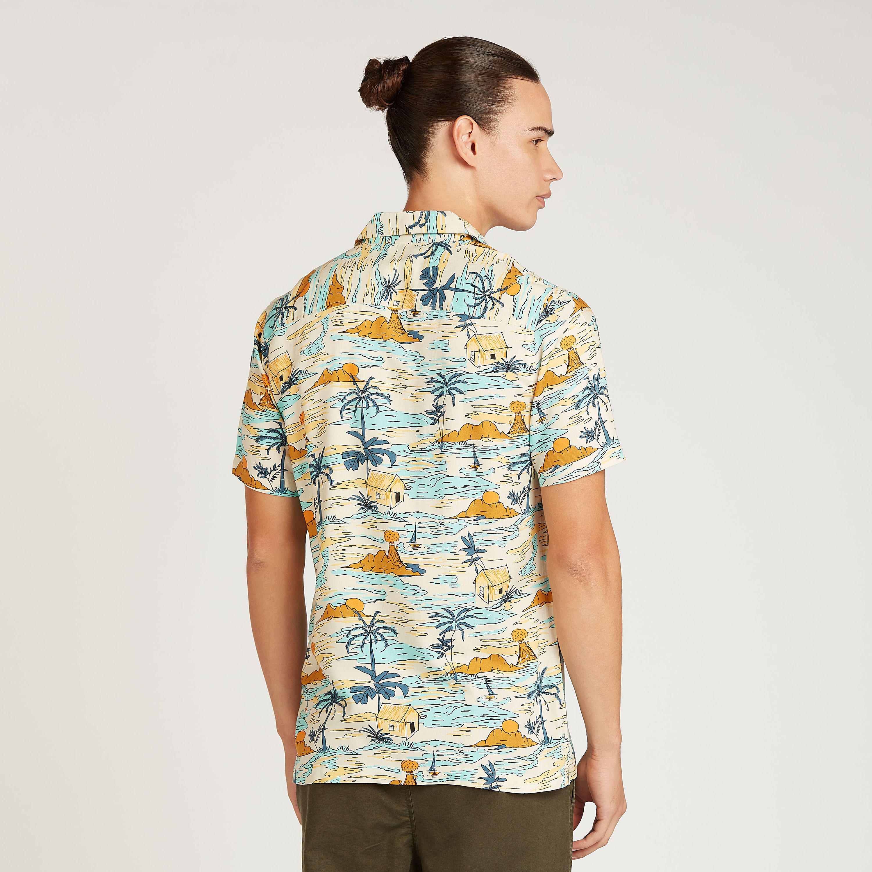قميص بياقة عاديّة وأكمام قصيرة وطبعات-men-clothing-shirts-image-1
