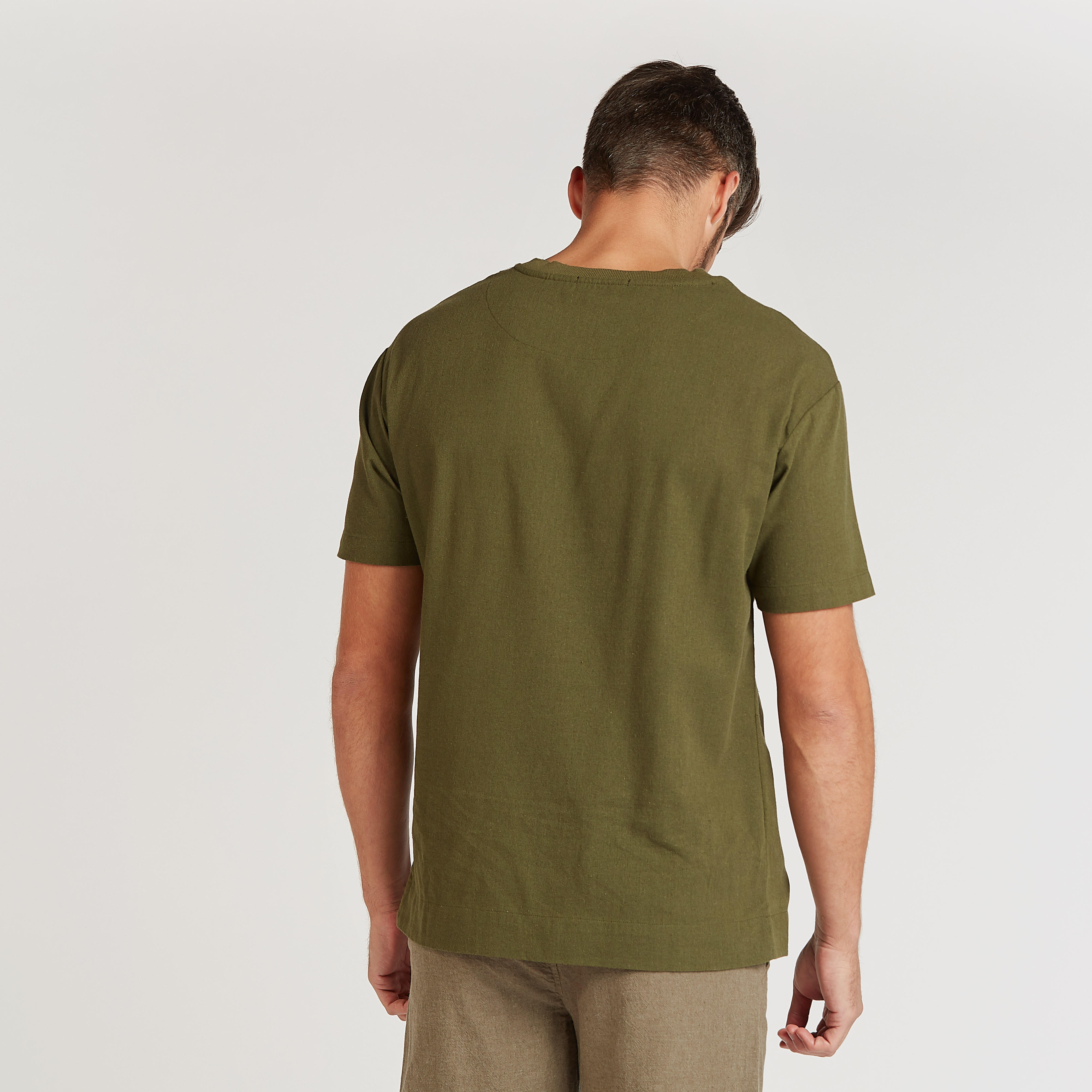 تيشيرت كتّان سليم فيت بارز الملمس بياقة ضيّقة وأكمام قصيرة-men-clothing-tshirtsandpolos-tshirts-image-4