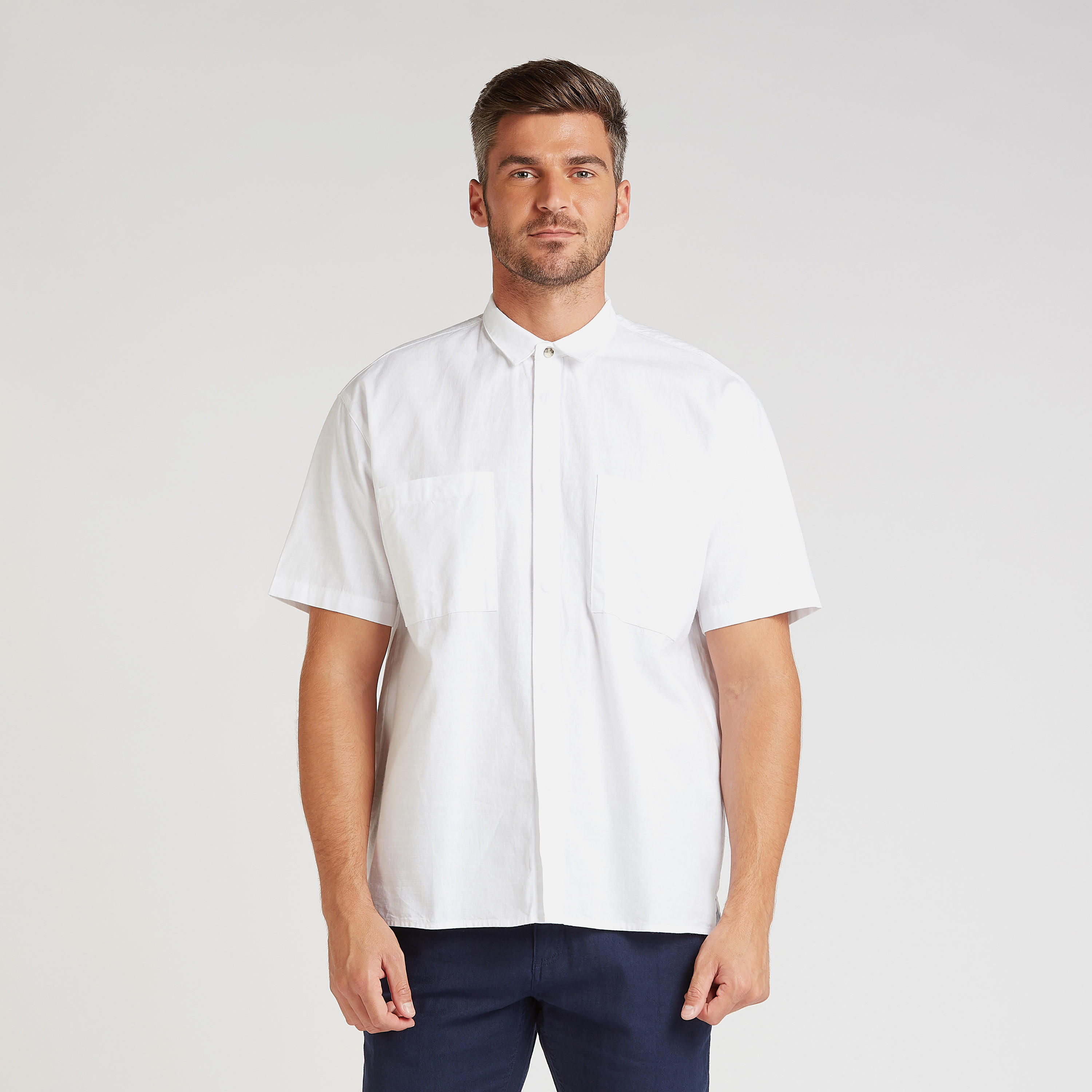 قميص كتّان سادة بياقة عاديّة وأكمام قصيرة-men-clothing-shirts-image-5