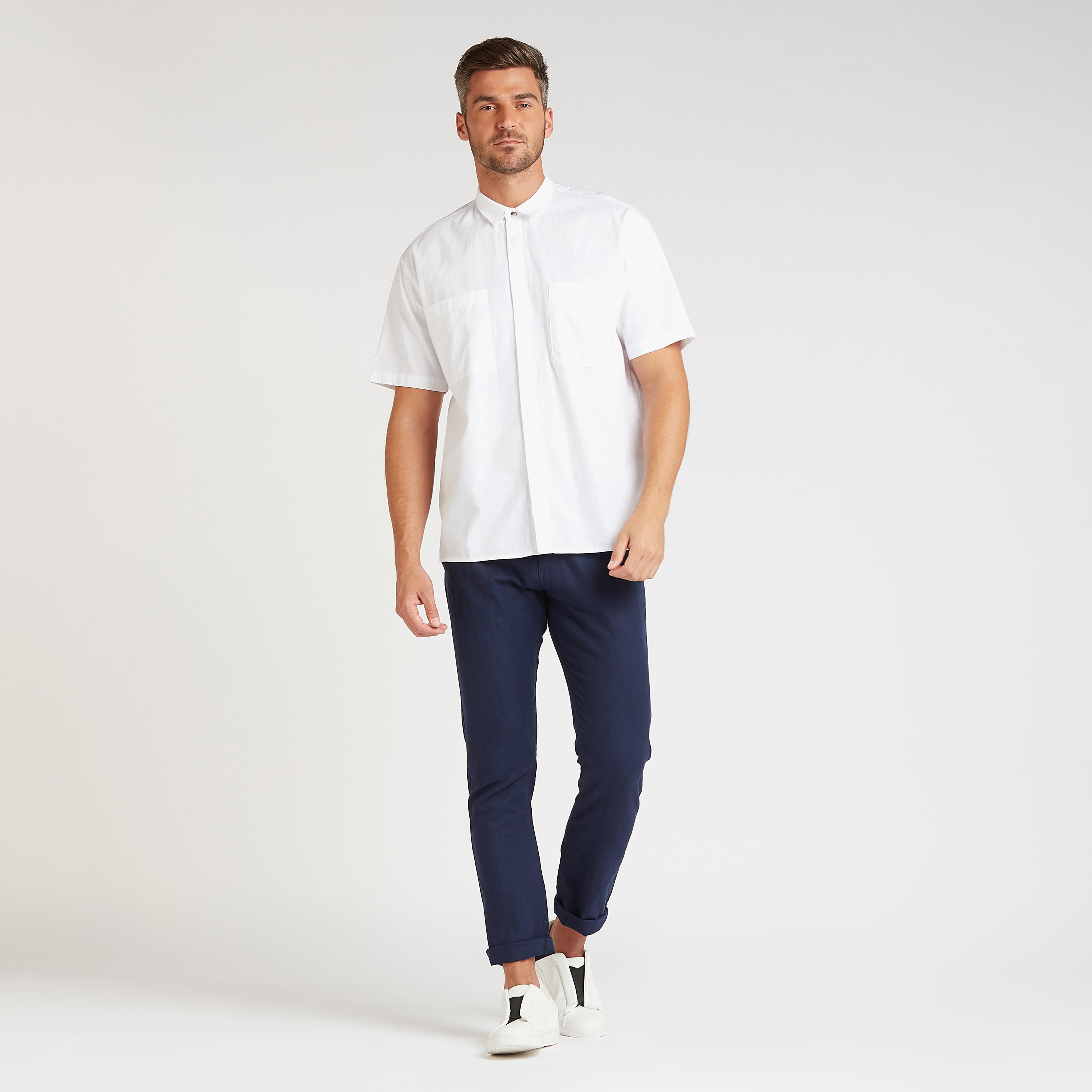 قميص كتّان سادة بياقة عاديّة وأكمام قصيرة-men-clothing-shirts-image-4
