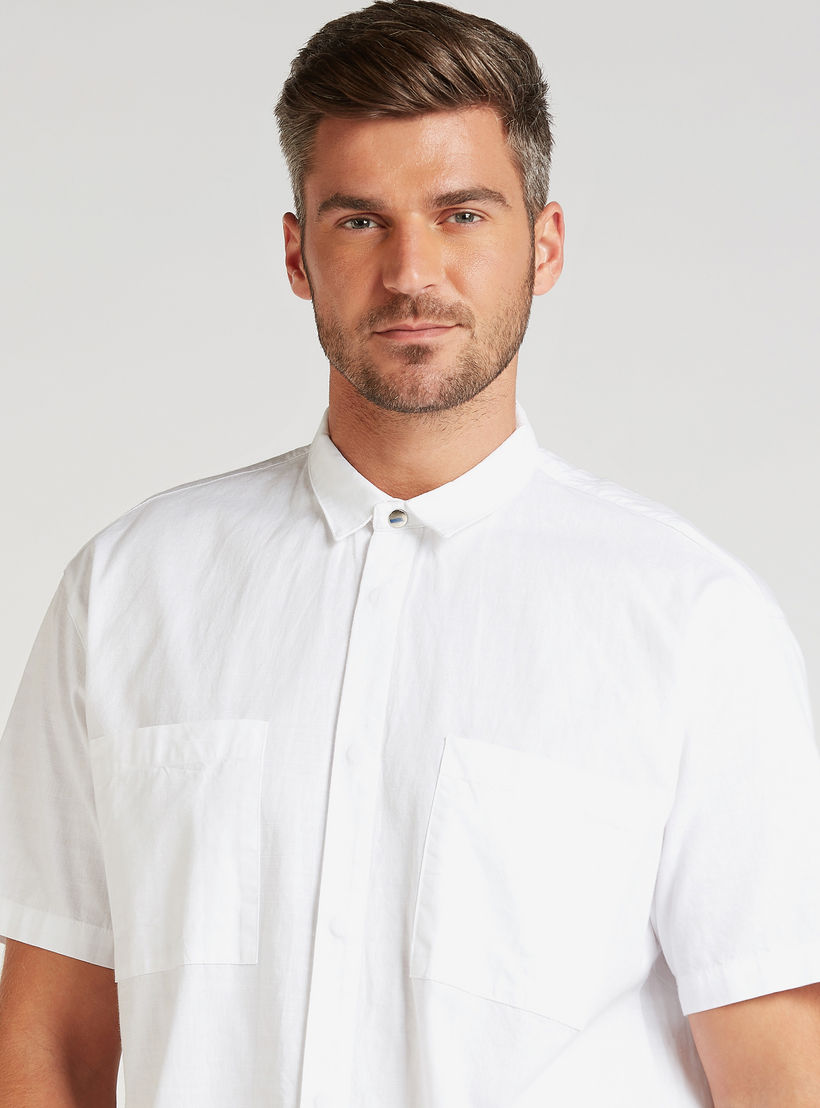 قميص كتّان سادة بياقة عاديّة وأكمام قصيرة-men-clothing-shirts-image-3