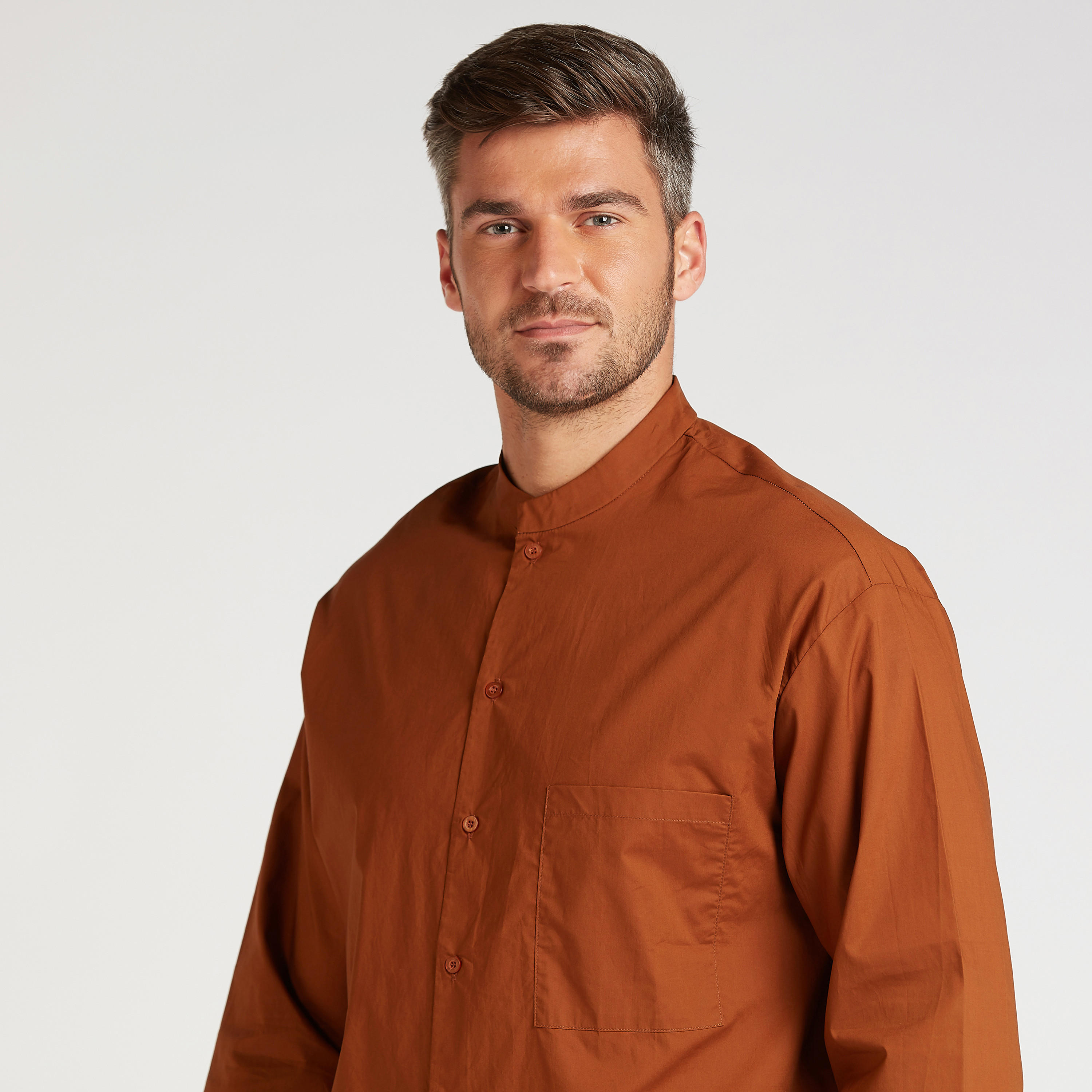 قميص كتّان سادة بياقة ماندارين وجيب على الصدر-men-clothing-shirts-image-2