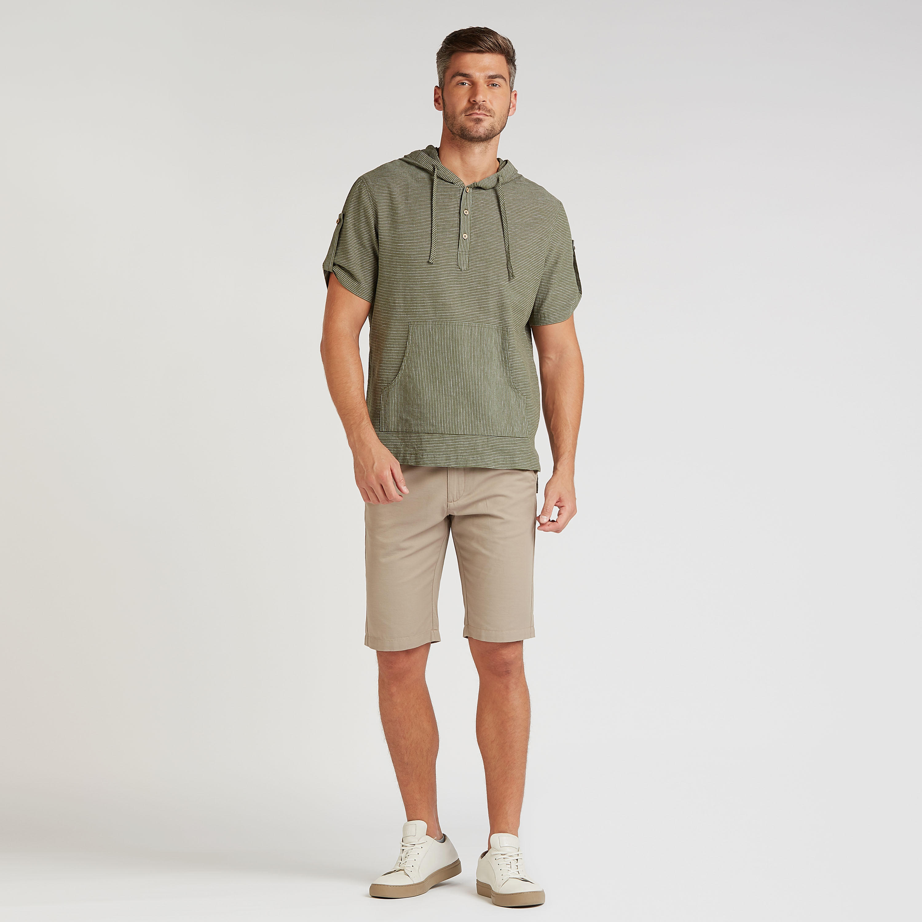 تيشيرت كتّان مخطط بقبّعة وحوّاف غير مستوية-men-clothing-tshirtsandpolos-tshirts-image-2