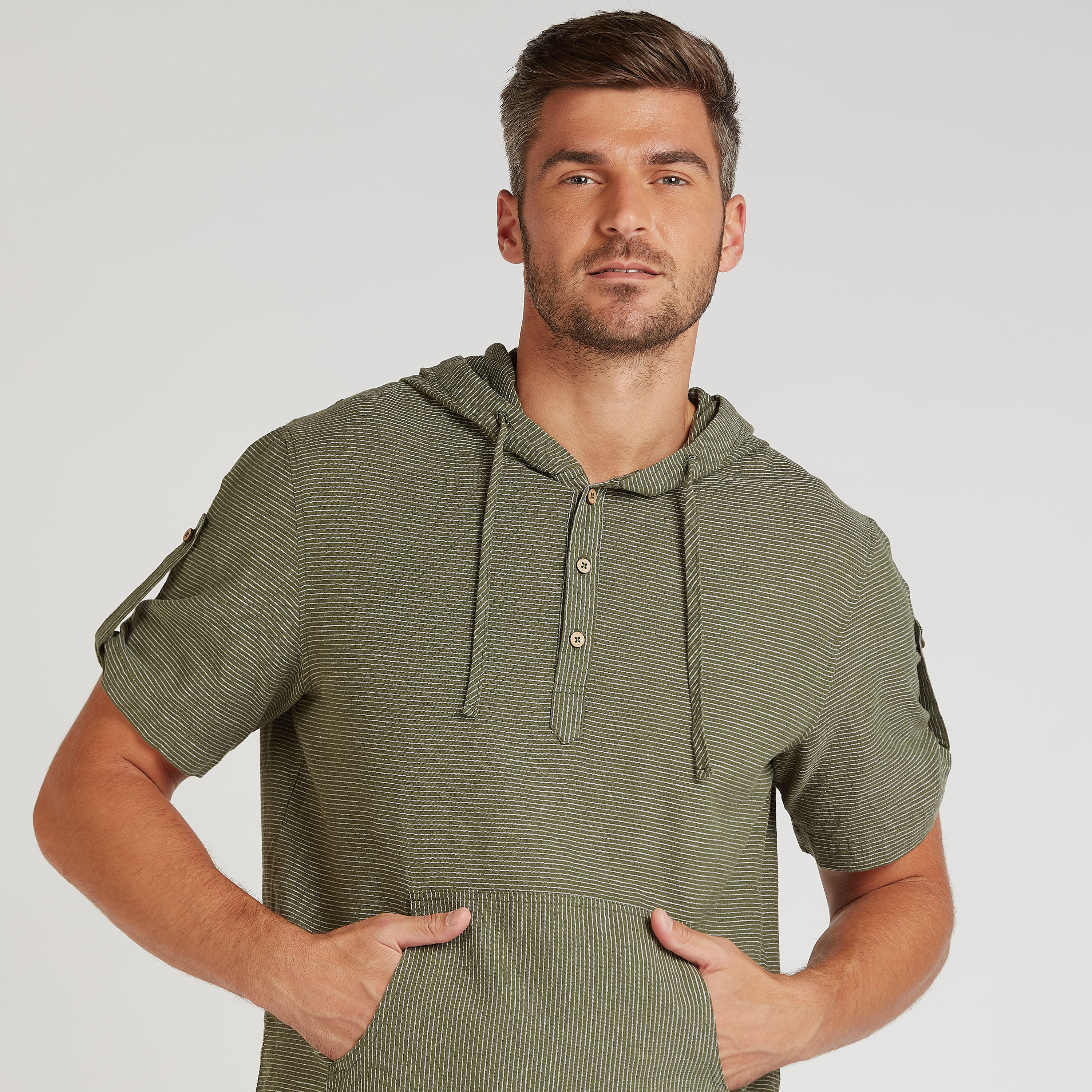 تيشيرت كتّان مخطط بقبّعة وحوّاف غير مستوية-men-clothing-tshirtsandpolos-tshirts-image-3
