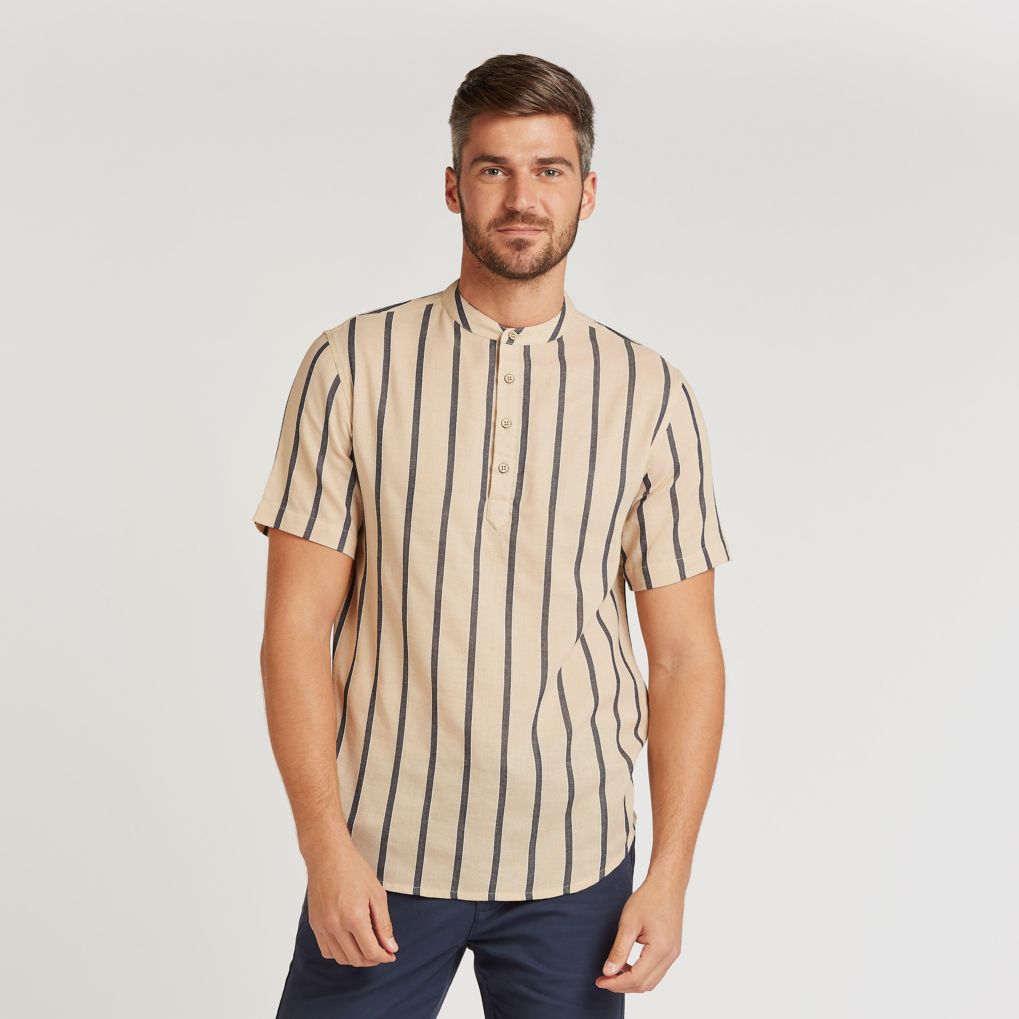 قميص كتّان مخطط بياقة ماندارين وأزرار-men-clothing-shirts-image-1