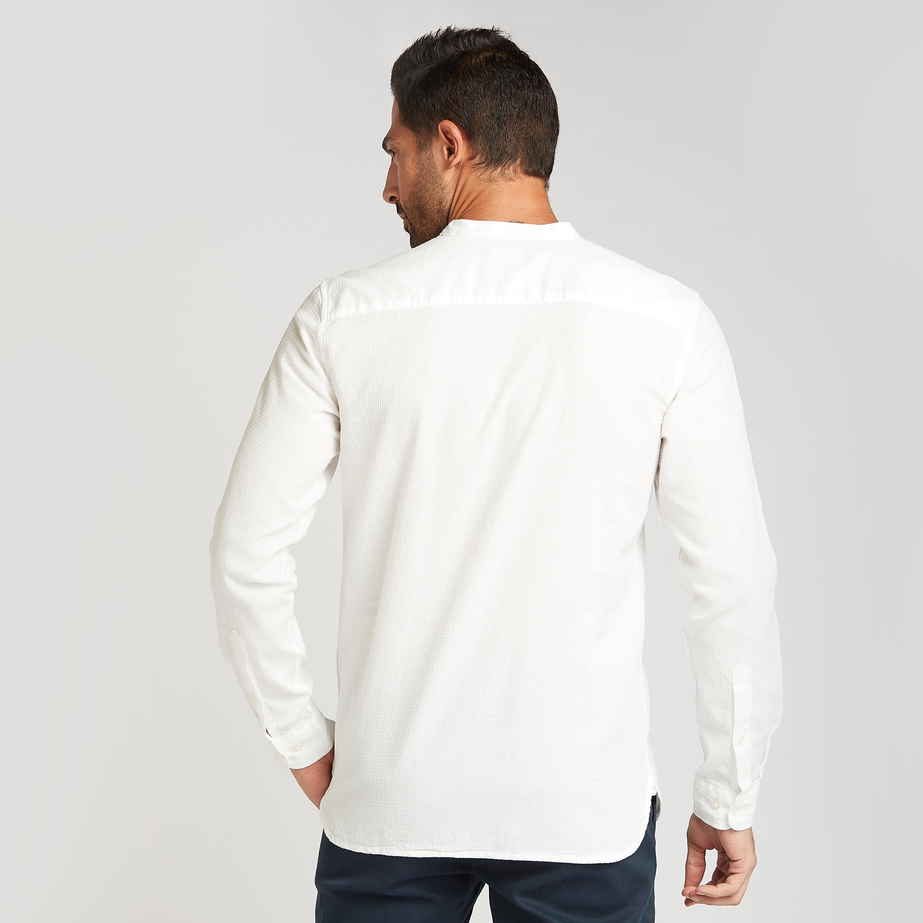 قميص مستدام بارز الملمس بياقة ماندارين وأكمام طويلة-men-clothing-shirts-image-4