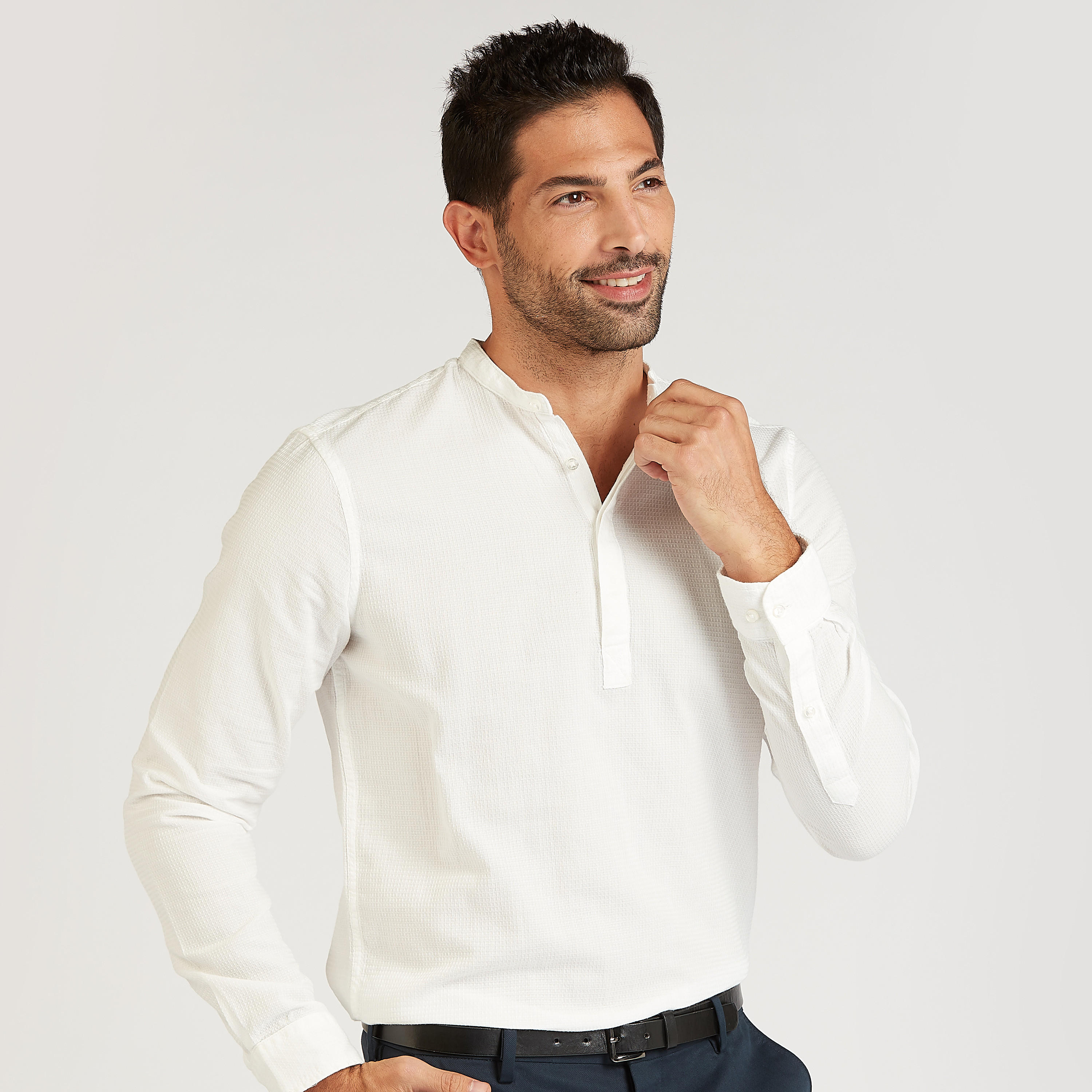 قميص مستدام بارز الملمس بياقة ماندارين وأكمام طويلة-men-clothing-shirts-image-5