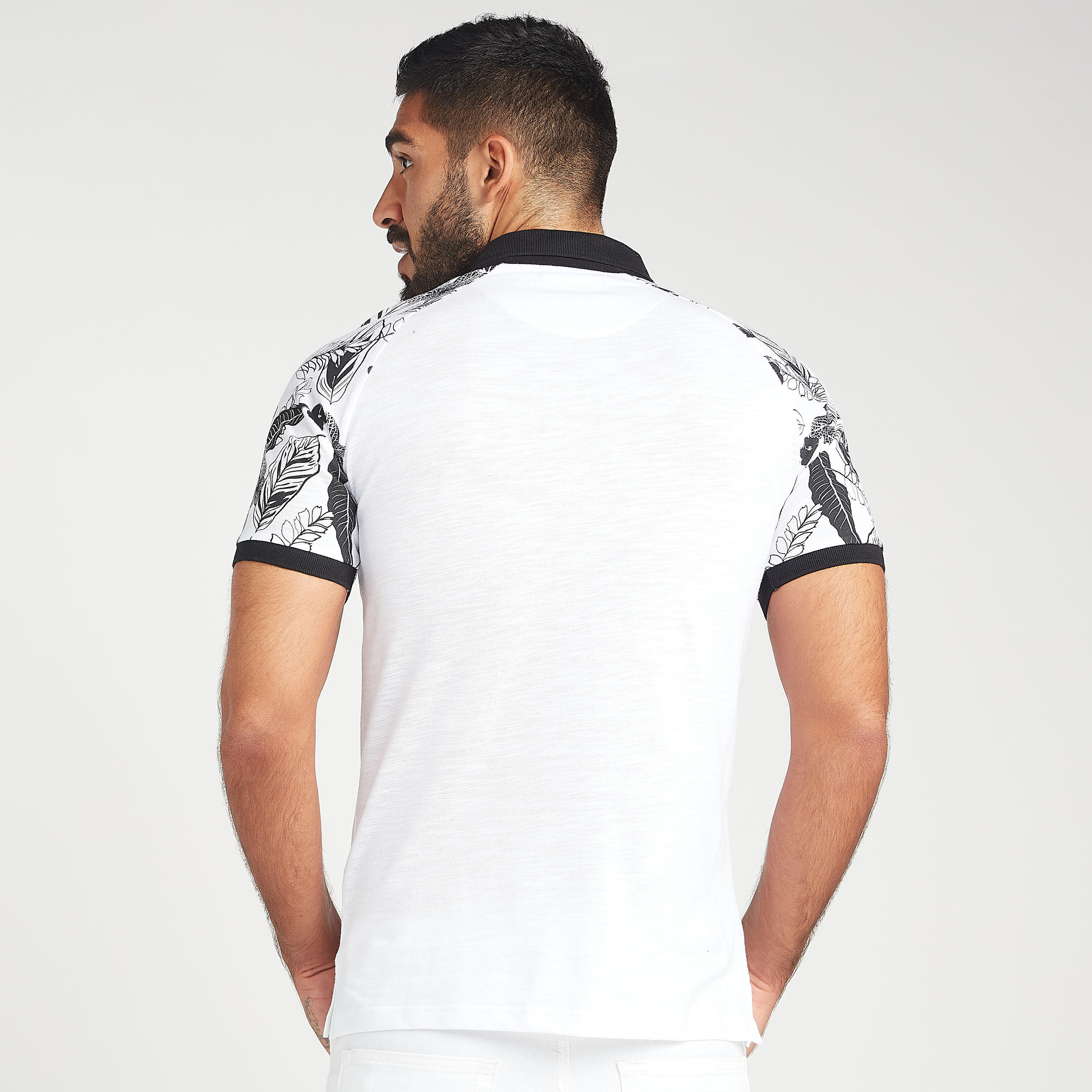 تيشيرت مستدام بولو بياقة عادية وأكمام قصيرة وطبعات-men-clothing-tshirtsandpolos-polos-image-4