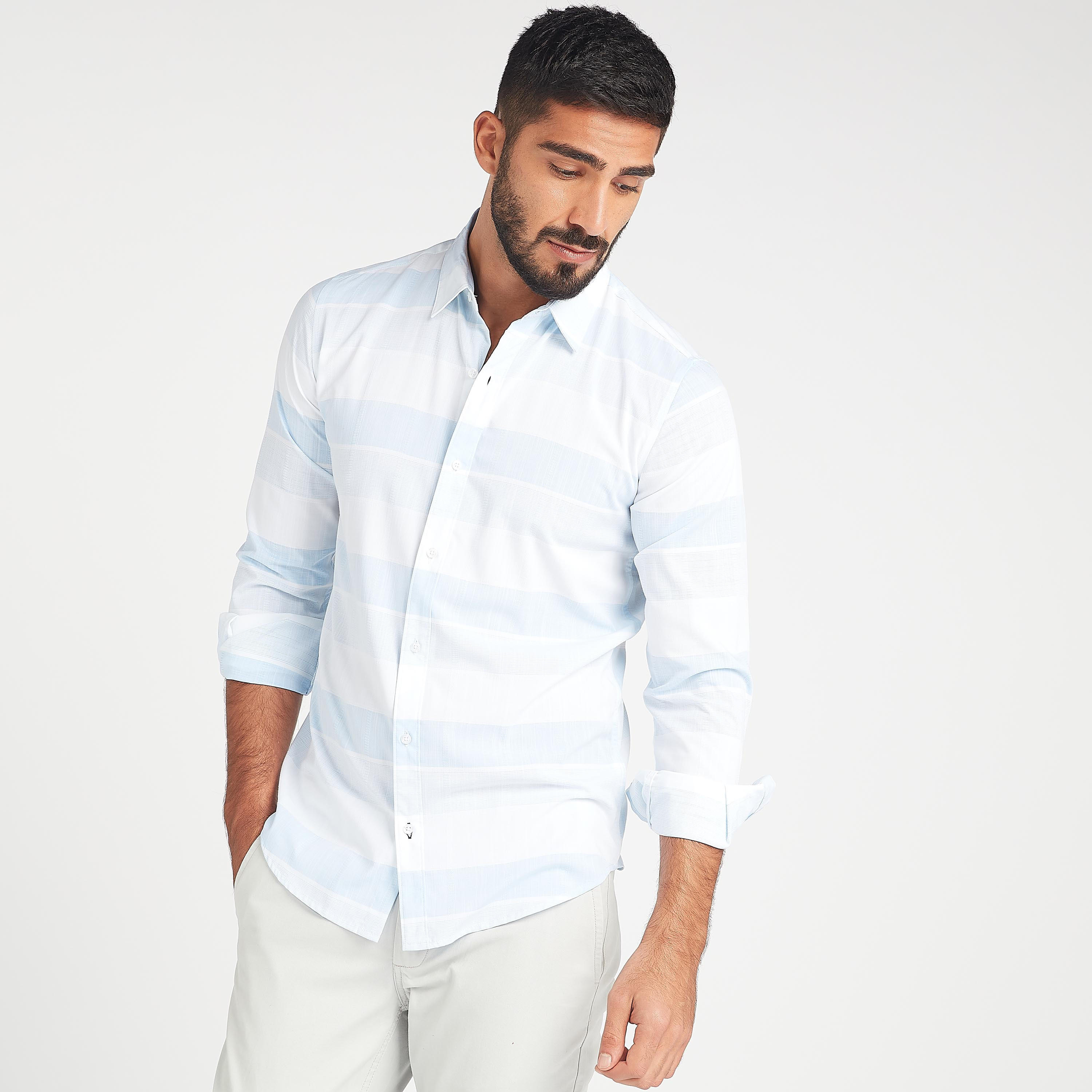 قميص مقلّم بياقة عادية وأكمام طويلة-men-clothing-shirts-image-1