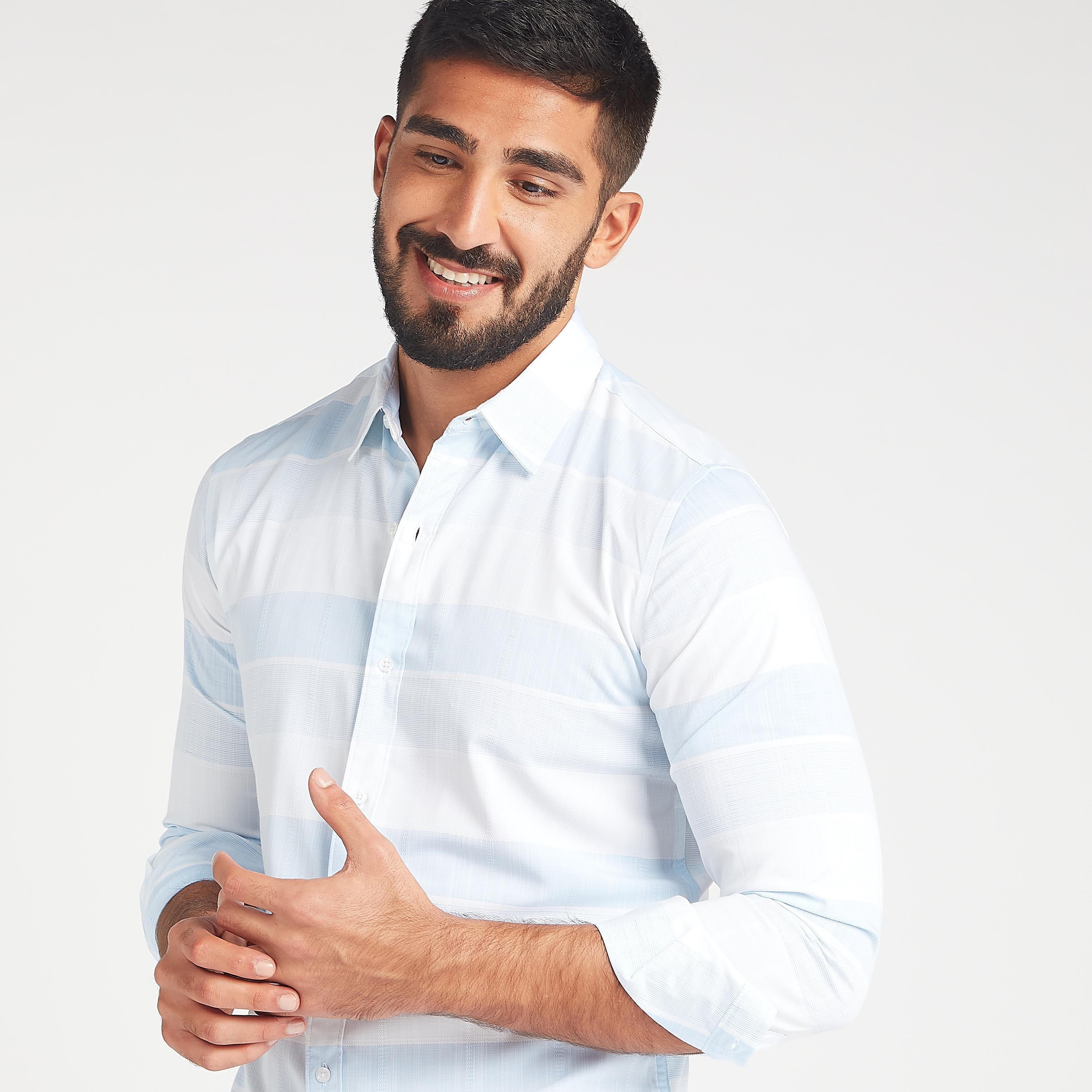قميص مقلّم بياقة عادية وأكمام طويلة-men-clothing-shirts-image-3