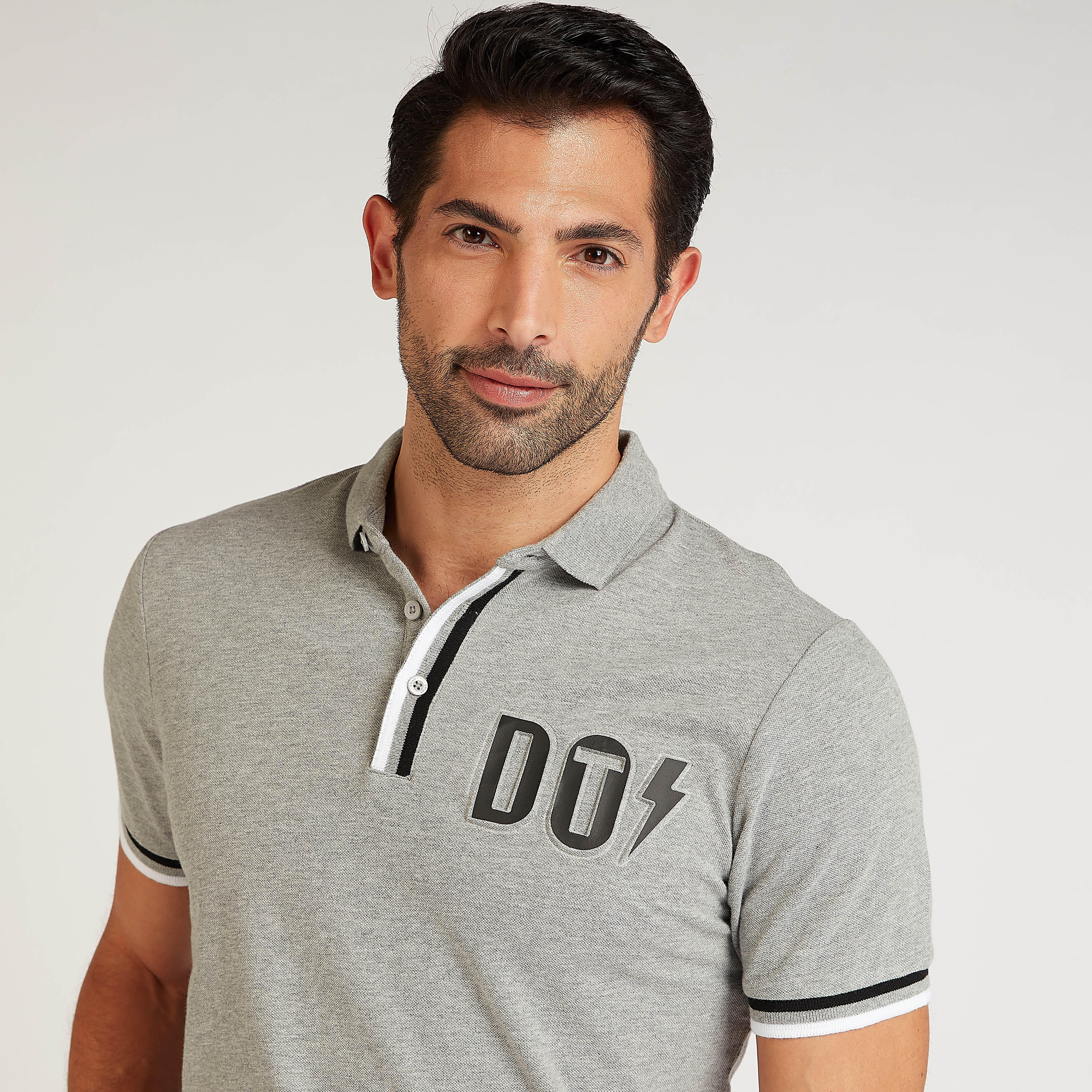 تيشيرت بولو بأكمام قصيرة وطبعات-men-clothing-tshirtsandpolos-polos-image-2