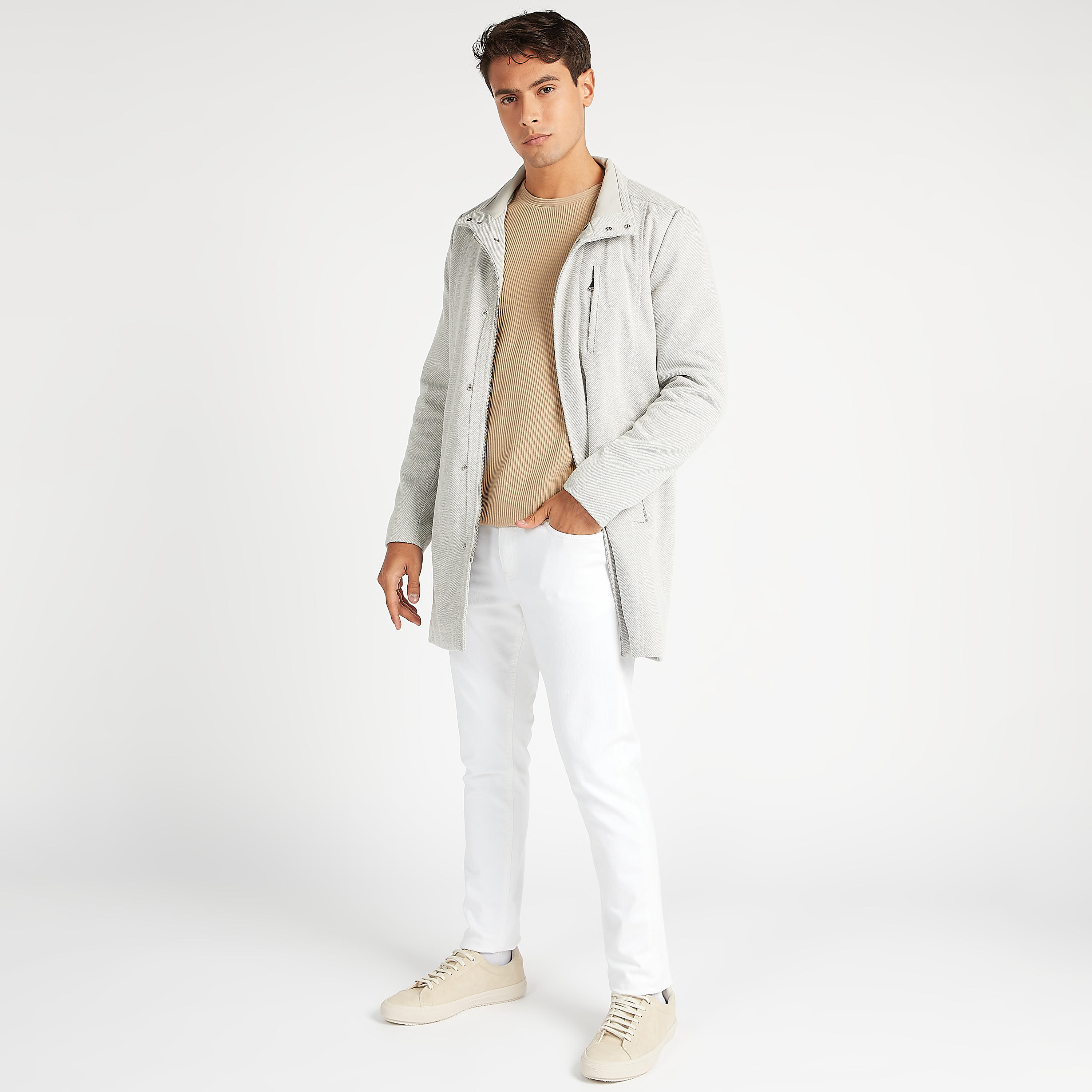جاكيت طويل سادة بسحّاب وجيوب-men-clothing-jacketsandblazers-jackets-image-2