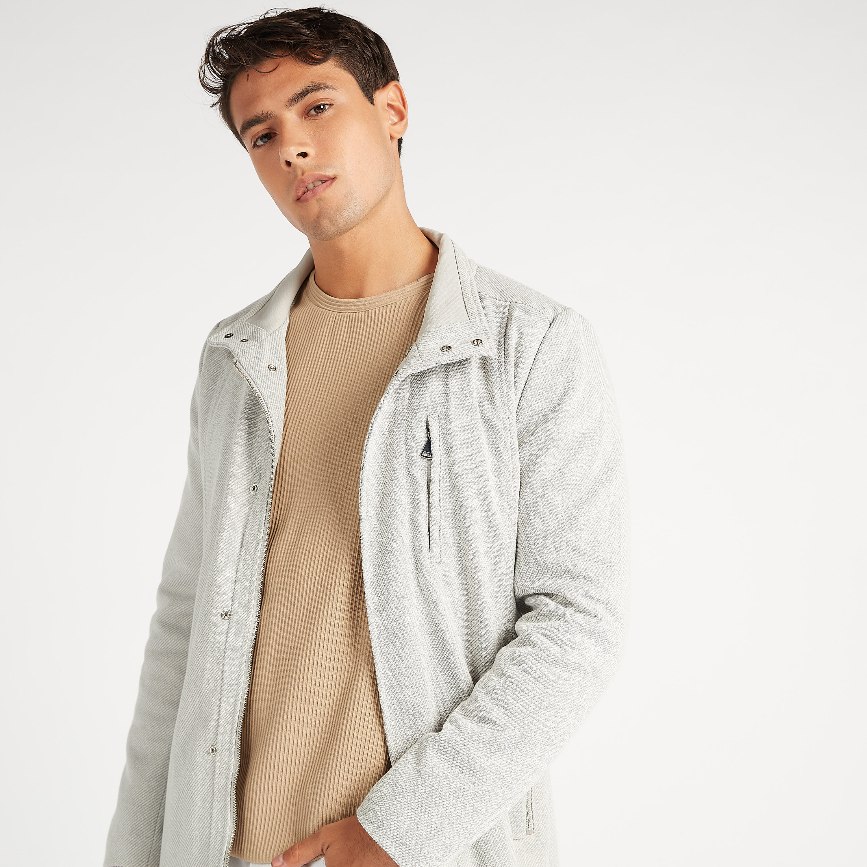جاكيت طويل سادة بسحّاب وجيوب-men-clothing-jacketsandblazers-jackets-image-8