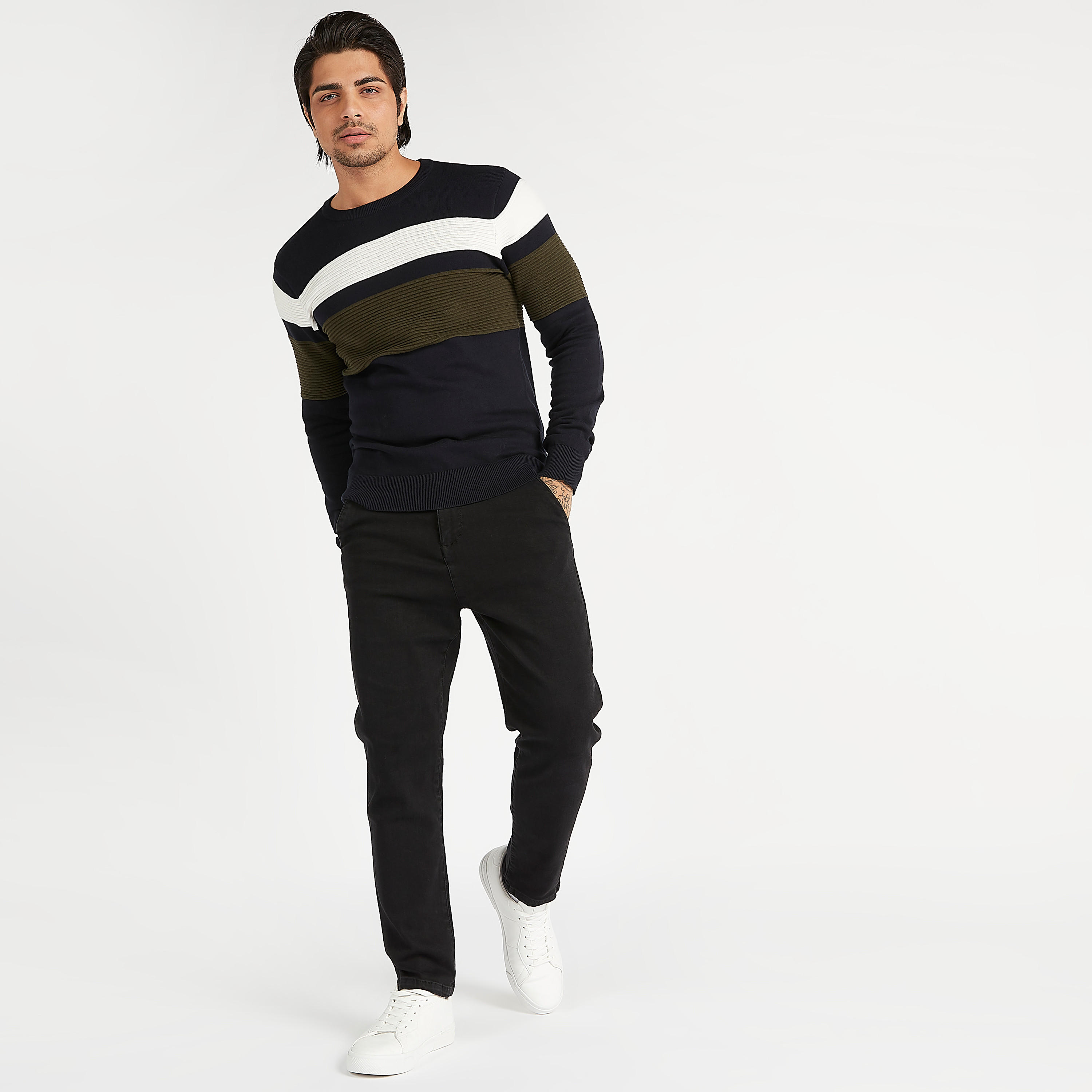 كنزة مستدامة مخطّطة بياقة ضيّقة وأكمام طويلة-men-clothing-sweatersandpullovers-image-2
