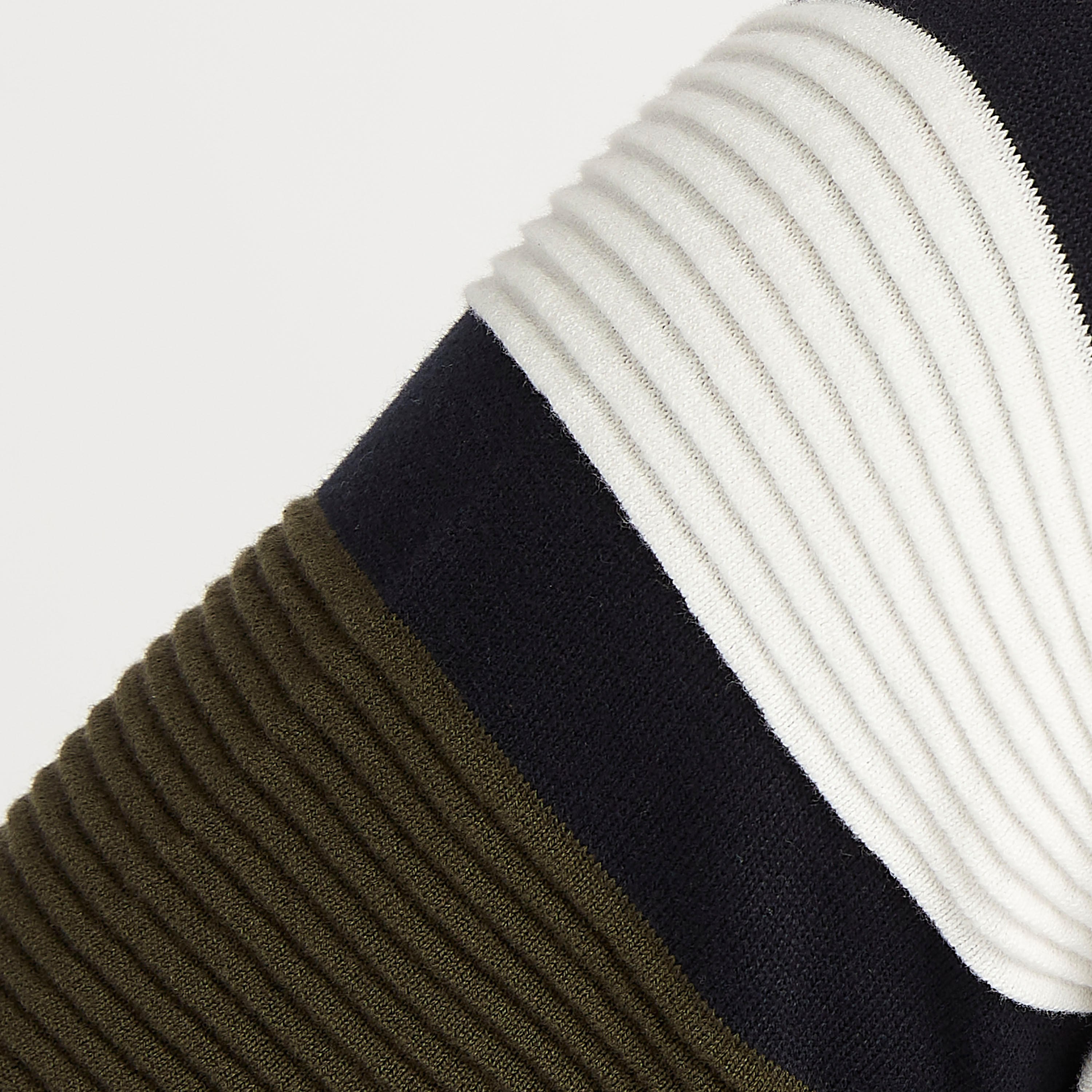 كنزة مستدامة مخطّطة بياقة ضيّقة وأكمام طويلة-men-clothing-sweatersandpullovers-image-6