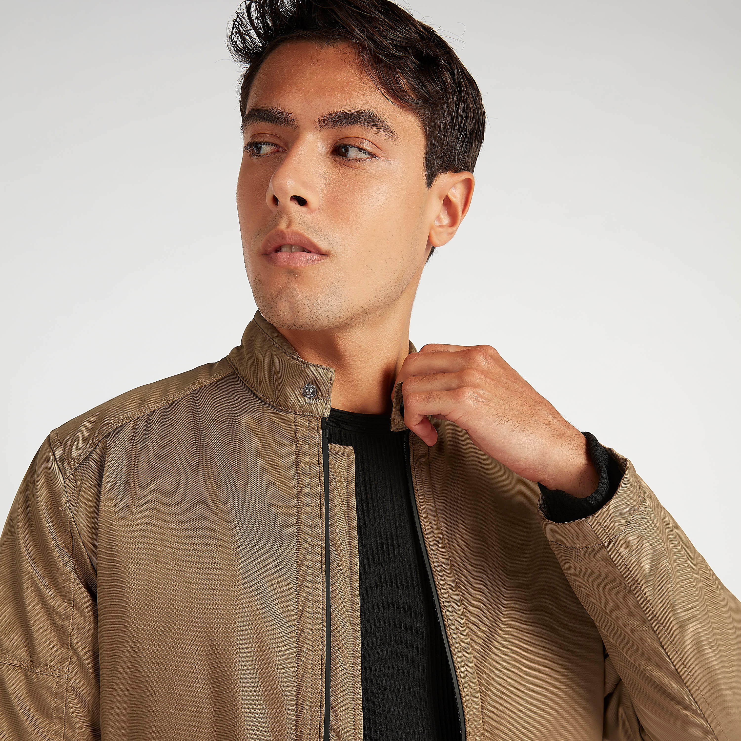 جاكيت بومبر طويل سادة بسحّاب وجيوب-men-clothing-jacketsandblazers-jackets-image-3