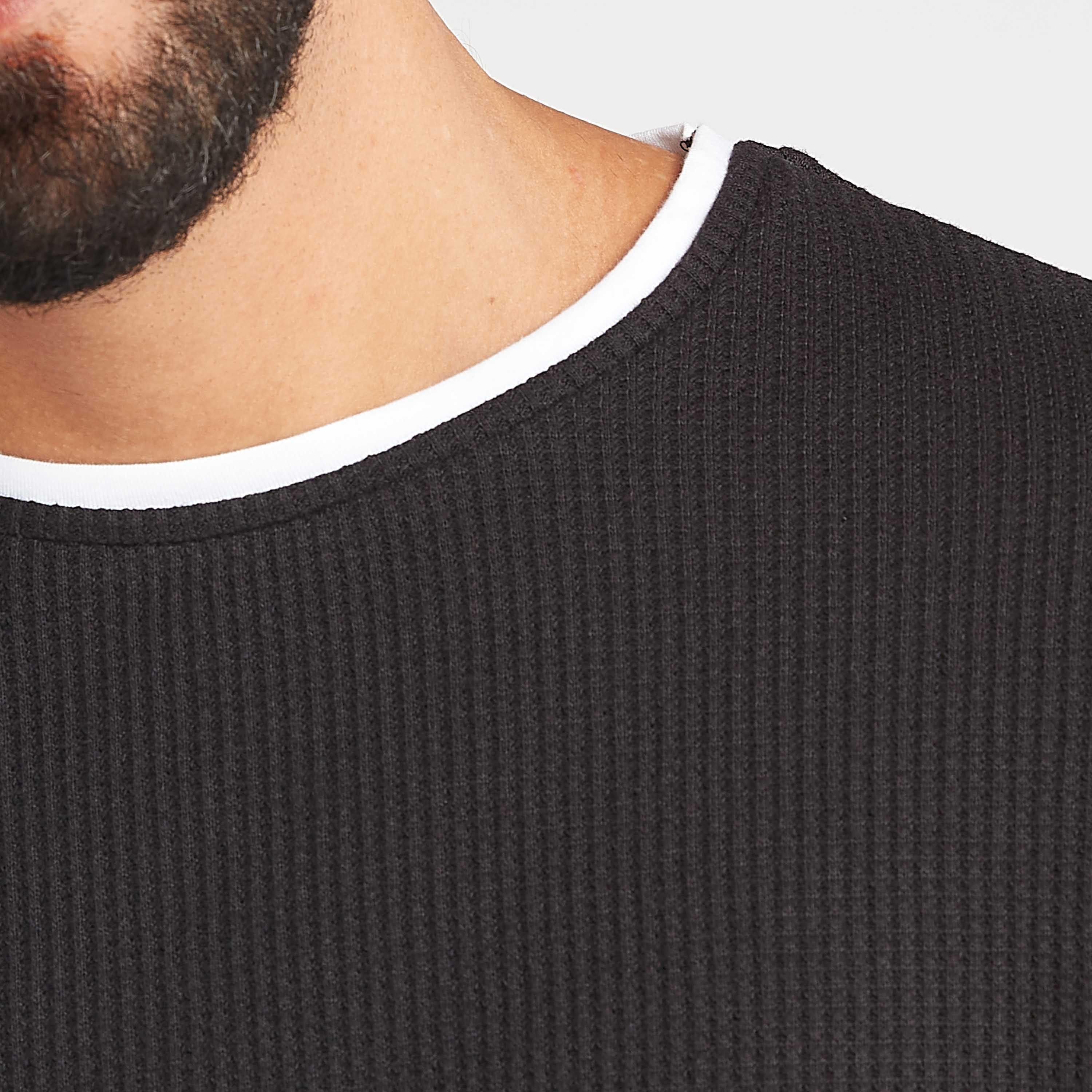 سويت شيرت مستدام بارز الملمس بياقة ضيّقة وأكمام طويلة-men-winterwear-hoodiesandsweatshirts-image-5