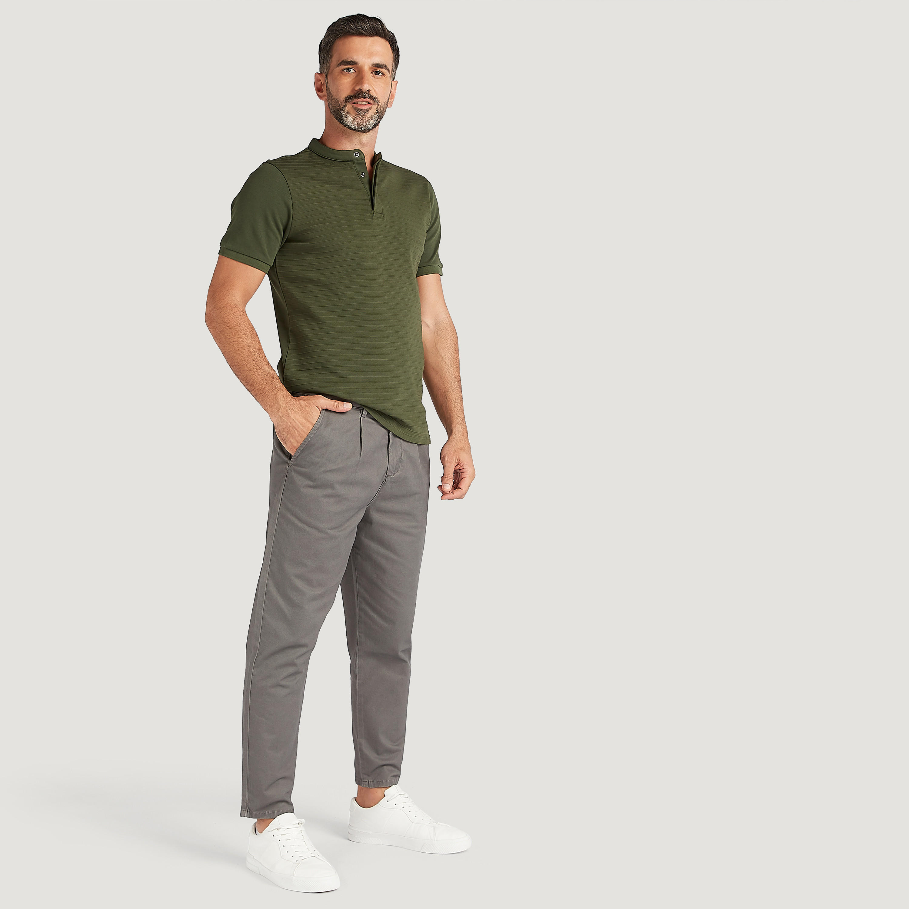 تيشيرت بارز الملمس بياقة هينلي وأكمام قصيرة-men-clothing-tshirtsandpolos-tshirts-image-2
