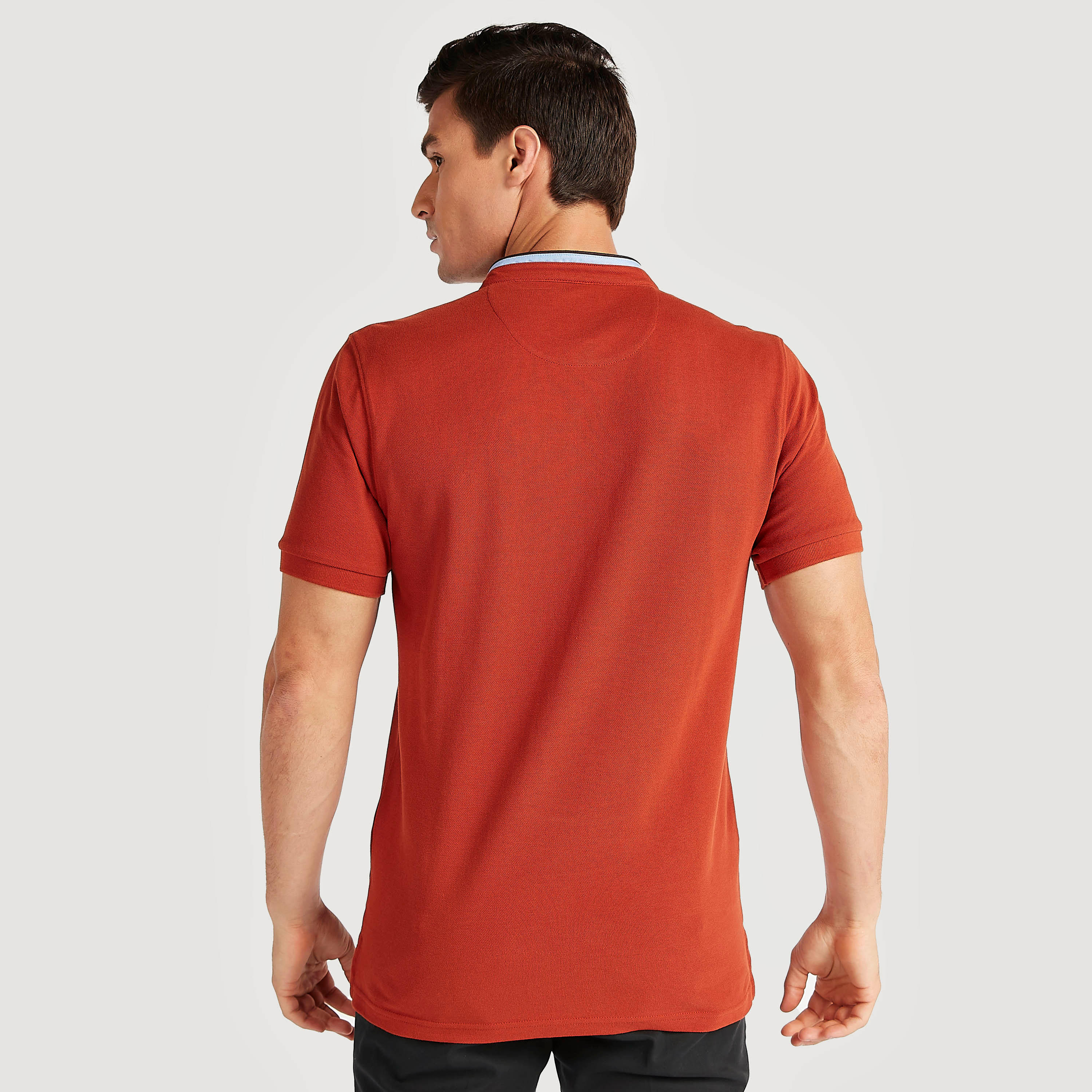 تيشيرت سادة بياقة هينلي وأكمام قصيرة-men-clothing-tshirtsandpolos-polos-image-1
