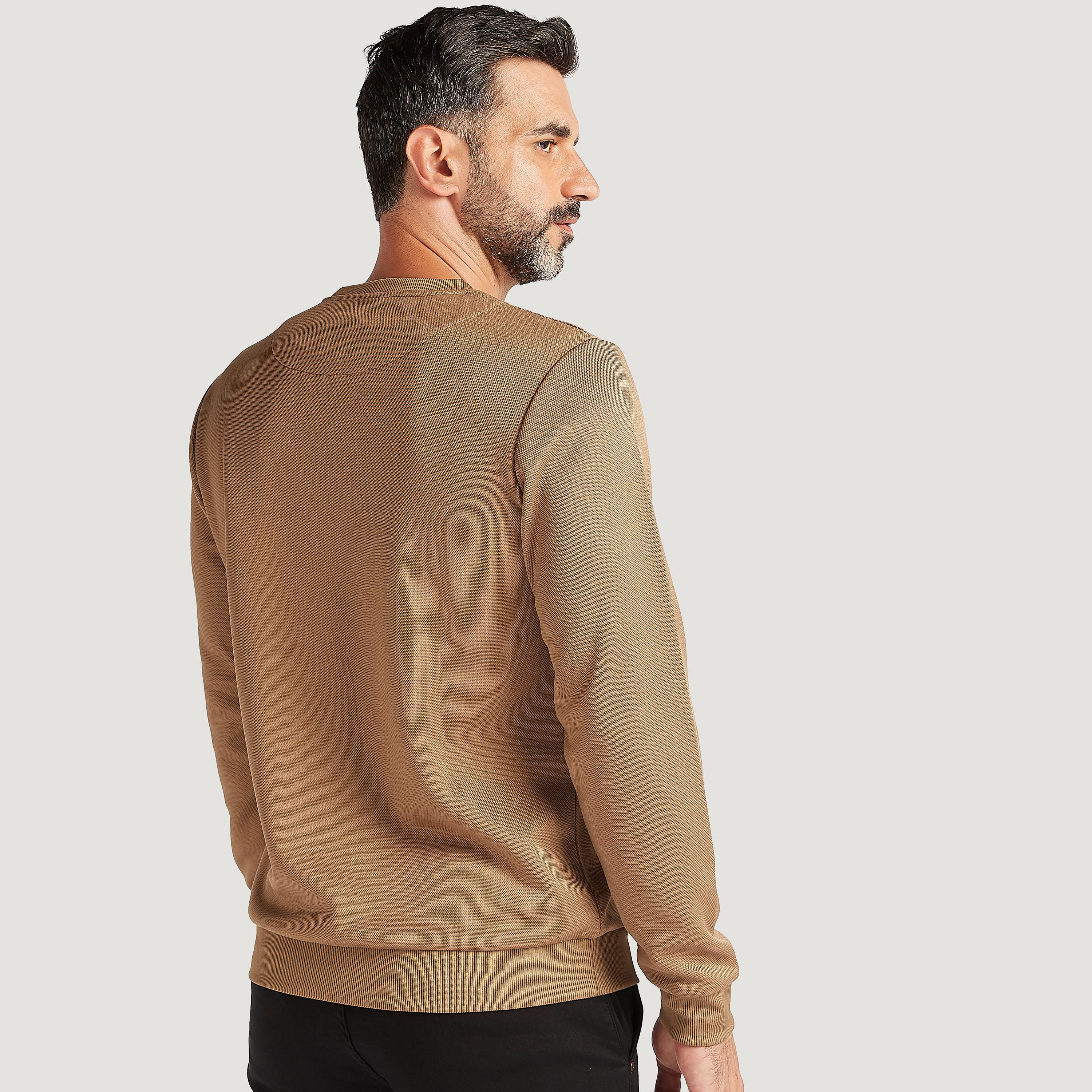 سويت شيرت مطرّز بياقة ضيّقة وأكمام طويلة-men-winterwear-hoodiesandsweatshirts-image-4