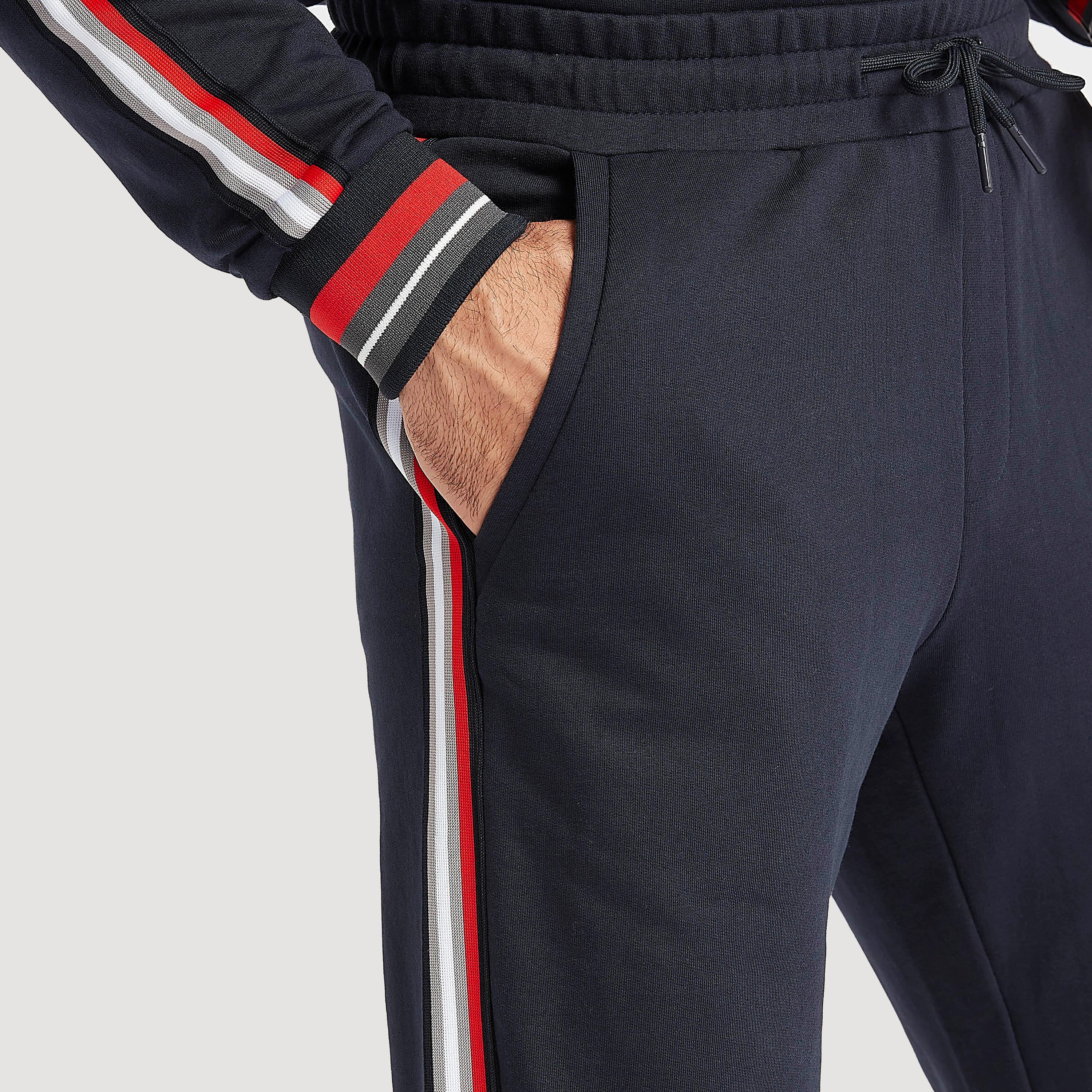 بنطلون بخصر متوسّط الارتفاع مع تفاصيل مخطّطة مع رباط إغلاق مع جيوب-men-clothing-bottoms-joggers-image-3