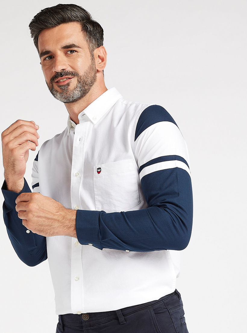 قميص بتصاميم مغايرة وأكمام طويلة وجيب على الصدر-men-clothing-shirts-image-1