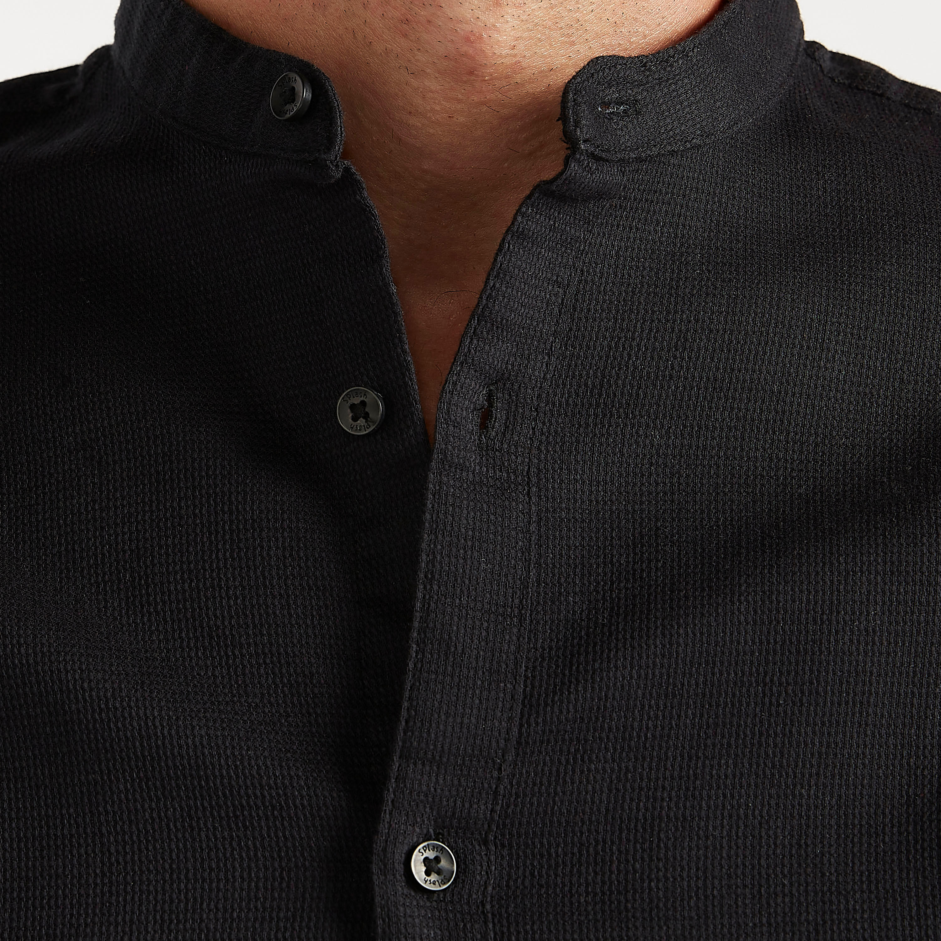 قميص بارز الملمس بياقة ماندارين وأكمام طويلة-men-clothing-shirts-image-5