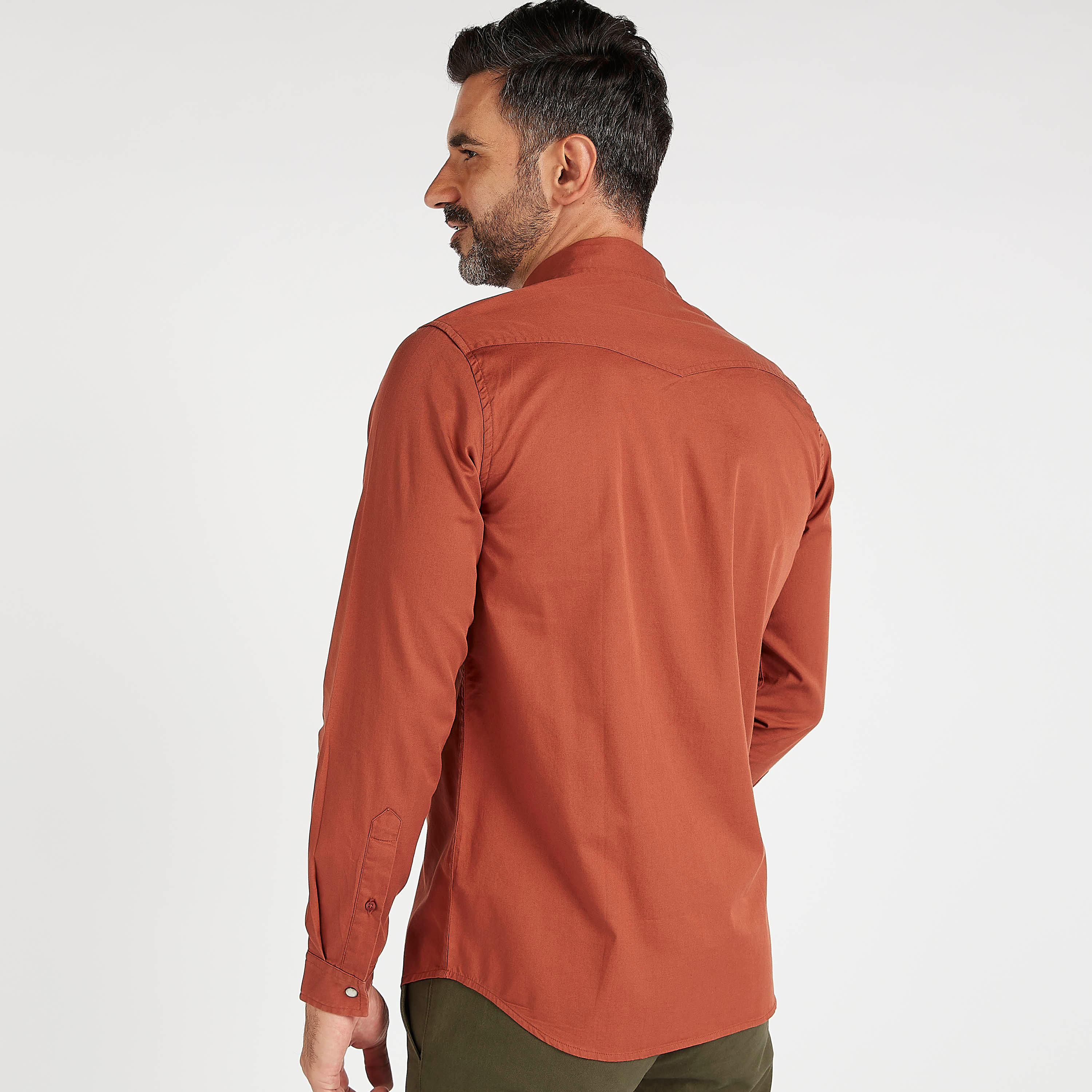 قميص سادة سليم فيت بأكمام طويلة وجيب على الصدر-men-clothing-shirts-image-2