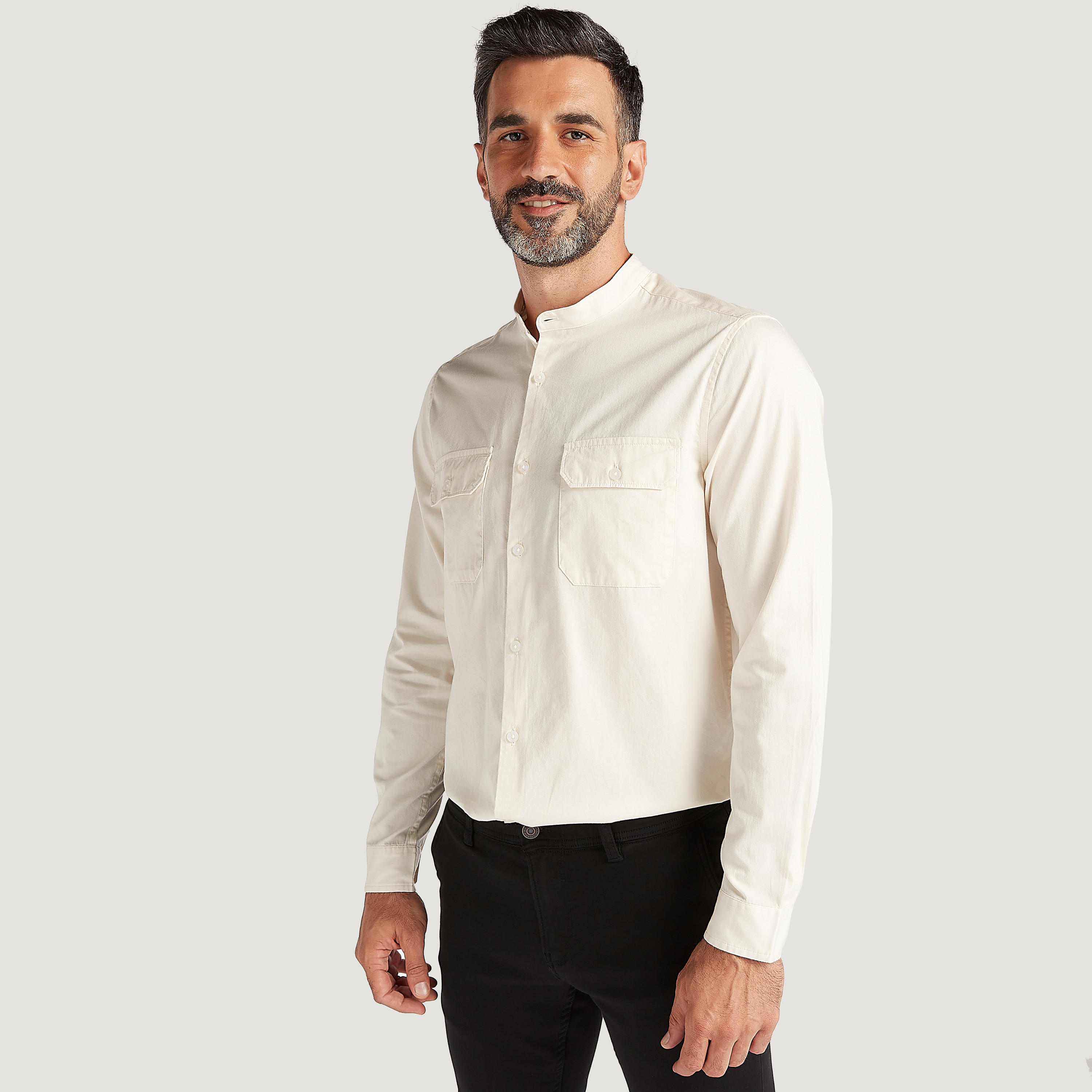 قميص بارز الملمس بياقة ماندارين وأكمام طويلة وجيوب-men-clothing-shirts-image-1