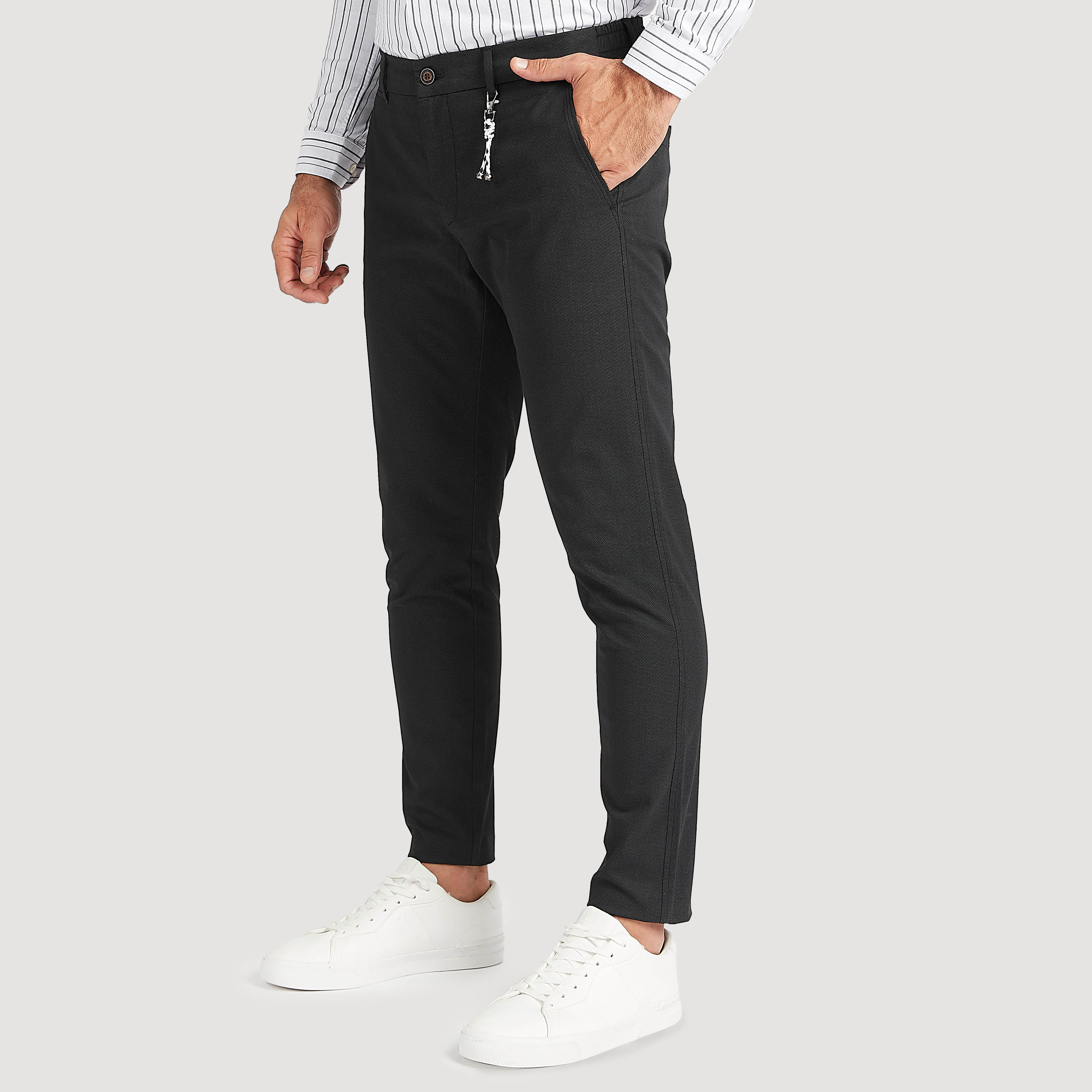 بنطلون شنيو بقصّة سليم وخصر متوسّط الارتفاع وجيوب وتفاصيل حزام-men-clothing-bottoms-trousersandchinos-trousers-image-1