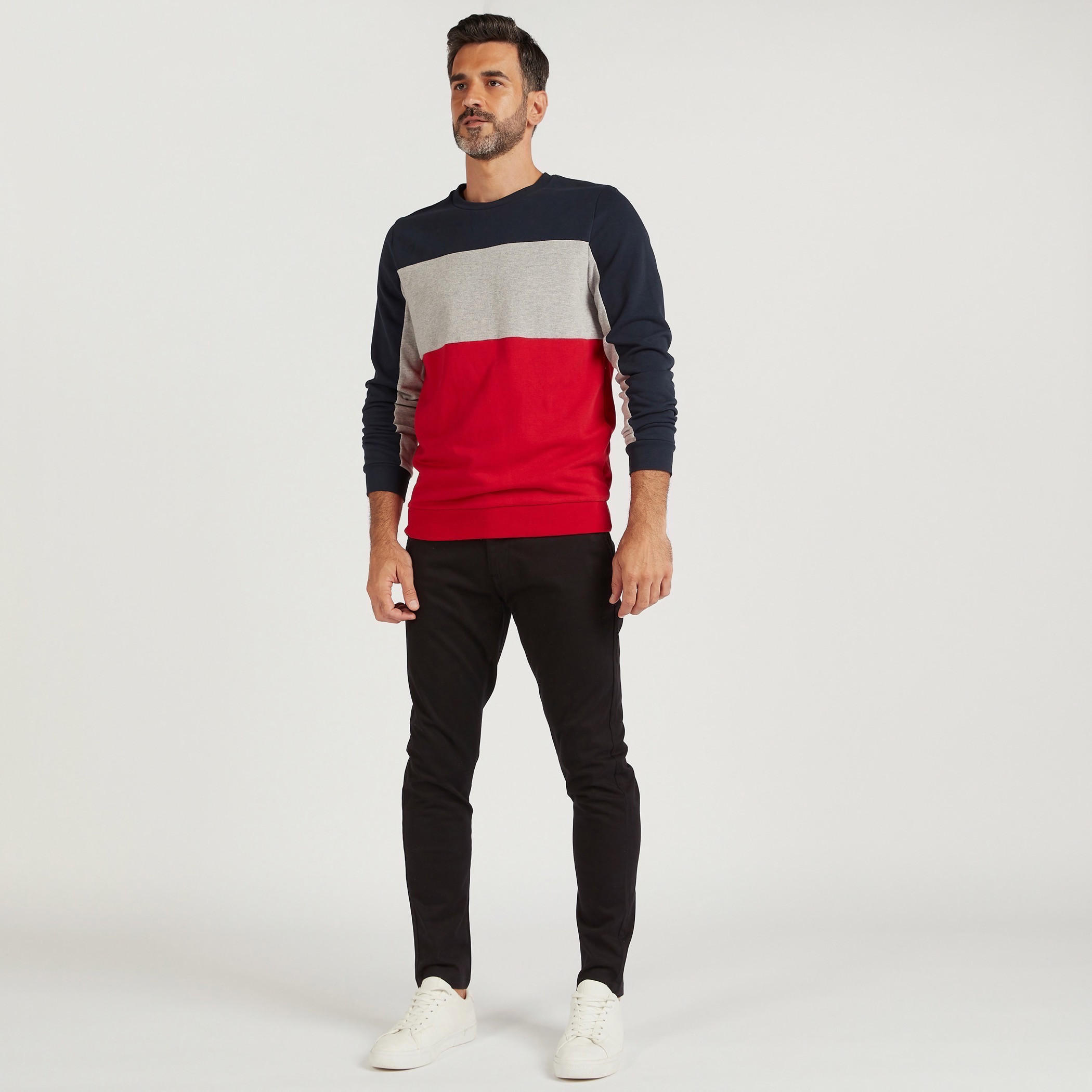 سويت شيرت بتصاميم مغايرة وأكمام طويلة وياقة ضيّقة-men-winterwear-hoodiesandsweatshirts-image-5