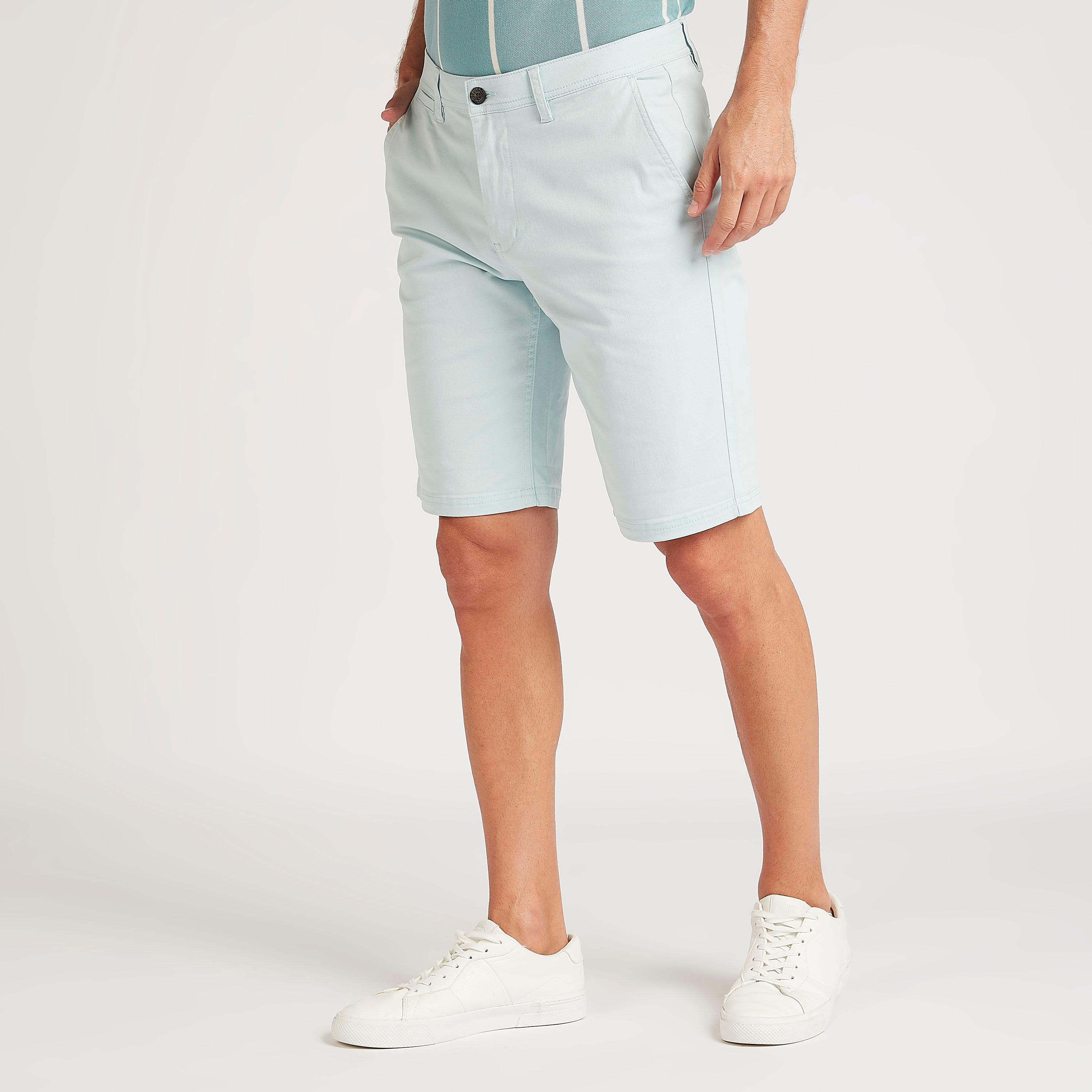 شورت سادة سليم فيت بخصر متوسّط الارتفاع وزر إغلاق-men-clothing-bottoms-shorts-image-5