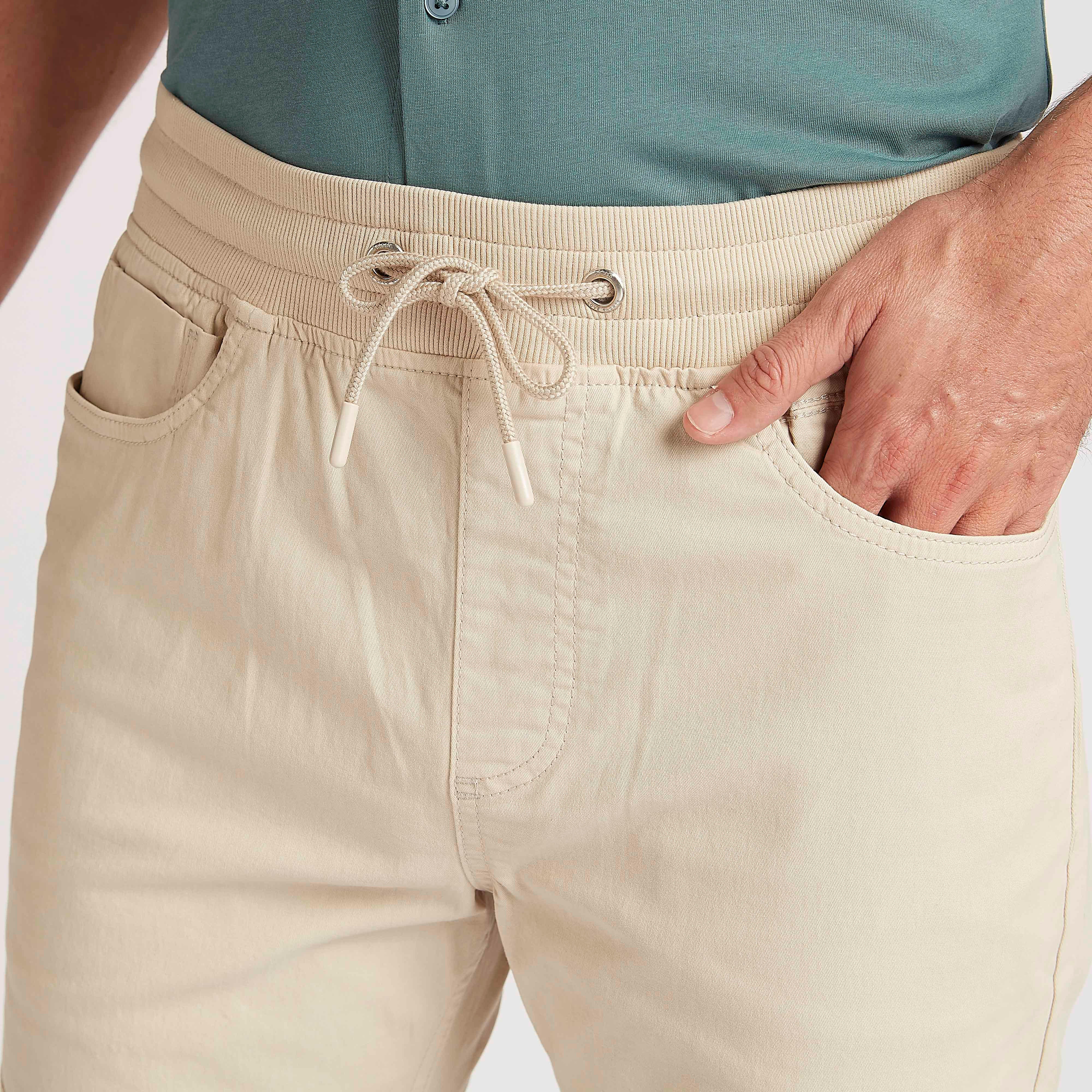 شورت سادة برباط إغلاق وخصر متوسّط الارتفاع-men-clothing-bottoms-shorts-image-3