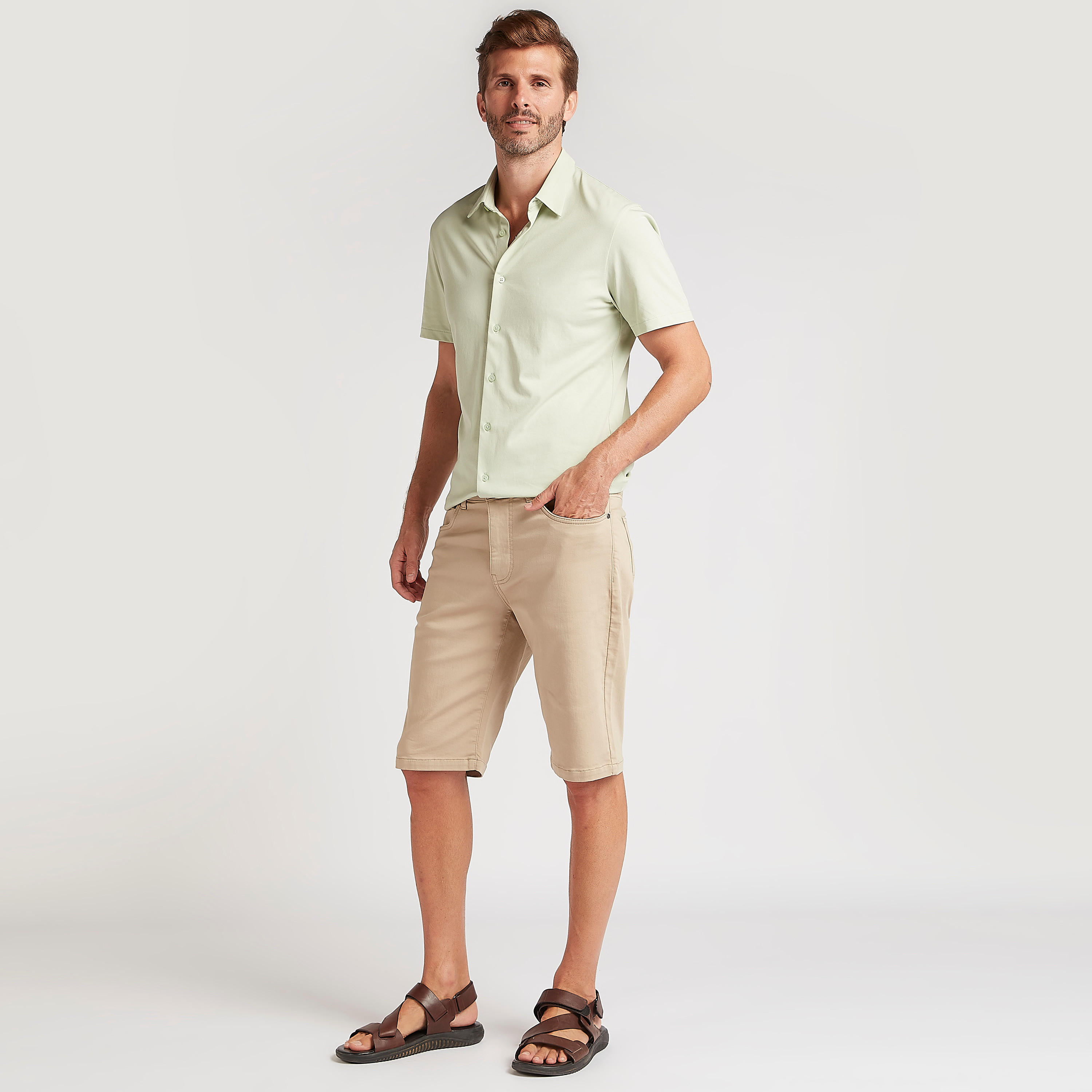 شورت سادة بزر إغلاق وخصر متوسّط الارتفاع-men-clothing-bottoms-shorts-image-3
