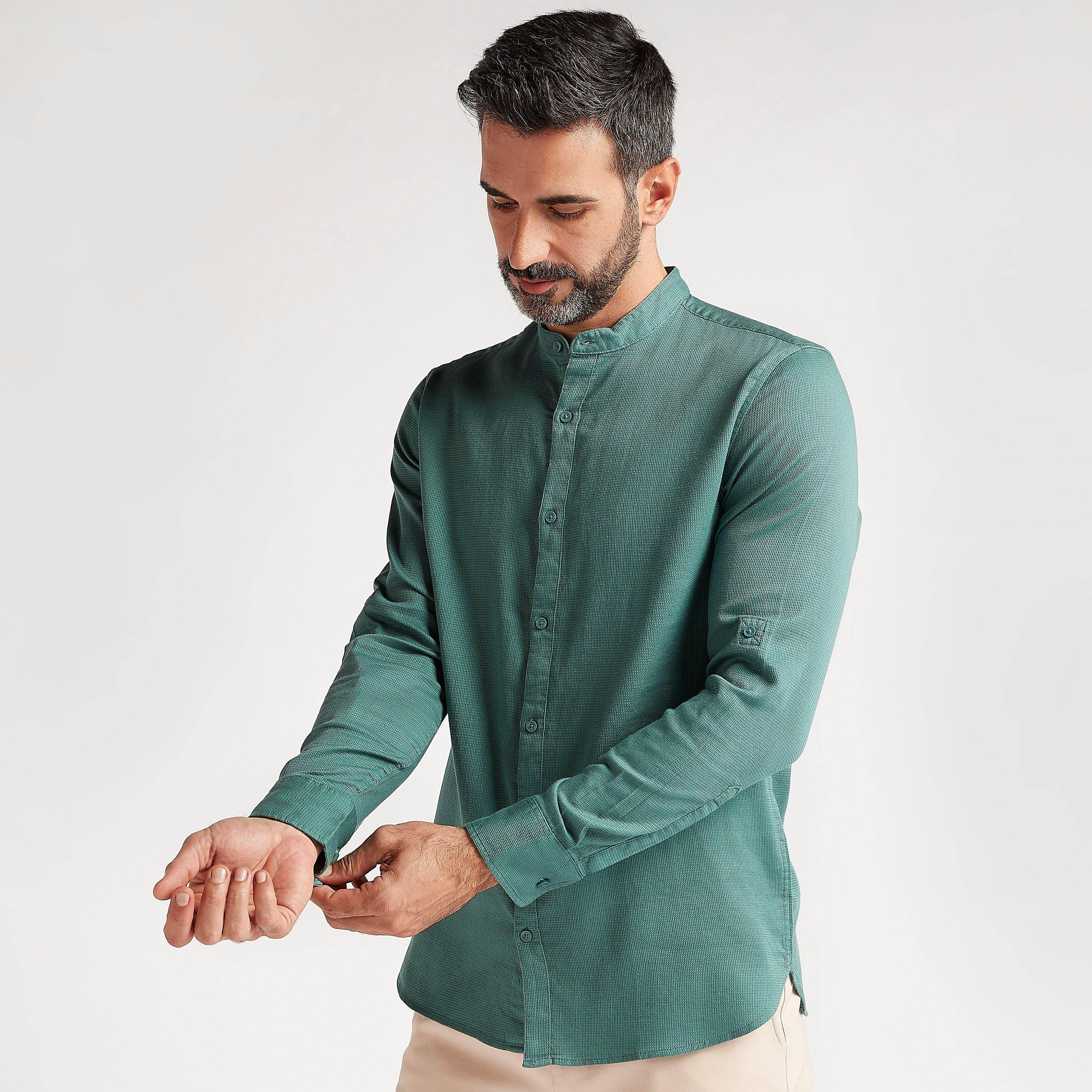 قميص بارز الملمس بياقة ماندارين وأكمام طويلة-men-clothing-shirts-image-4