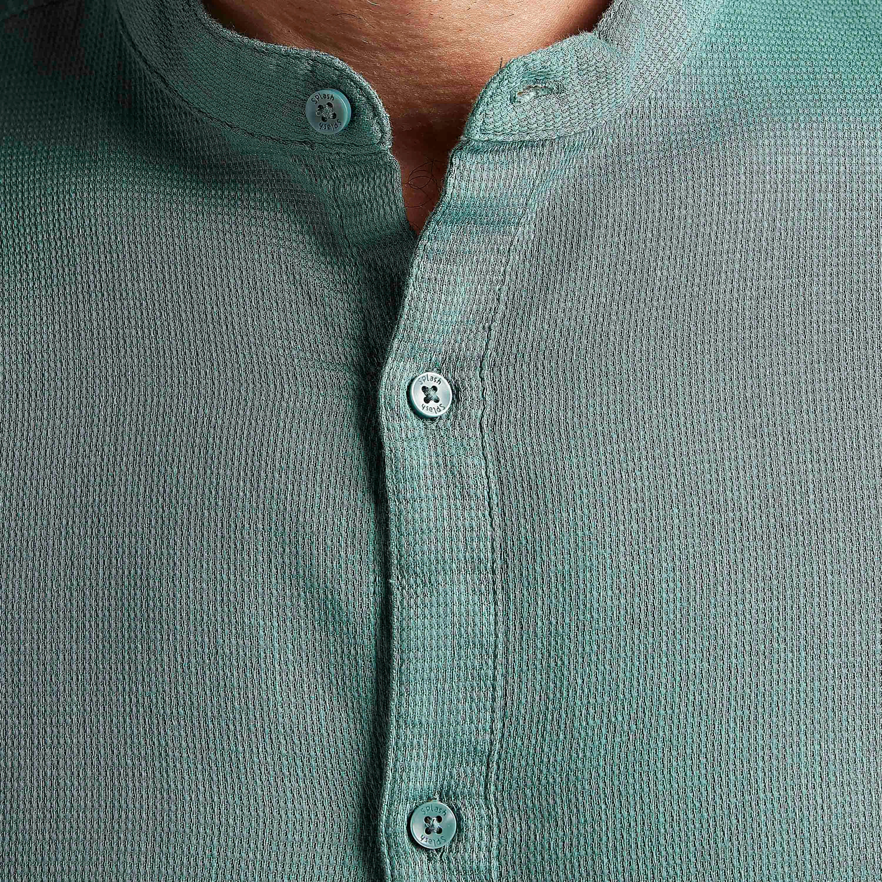 قميص بارز الملمس بياقة ماندارين وأكمام طويلة-men-clothing-shirts-image-5
