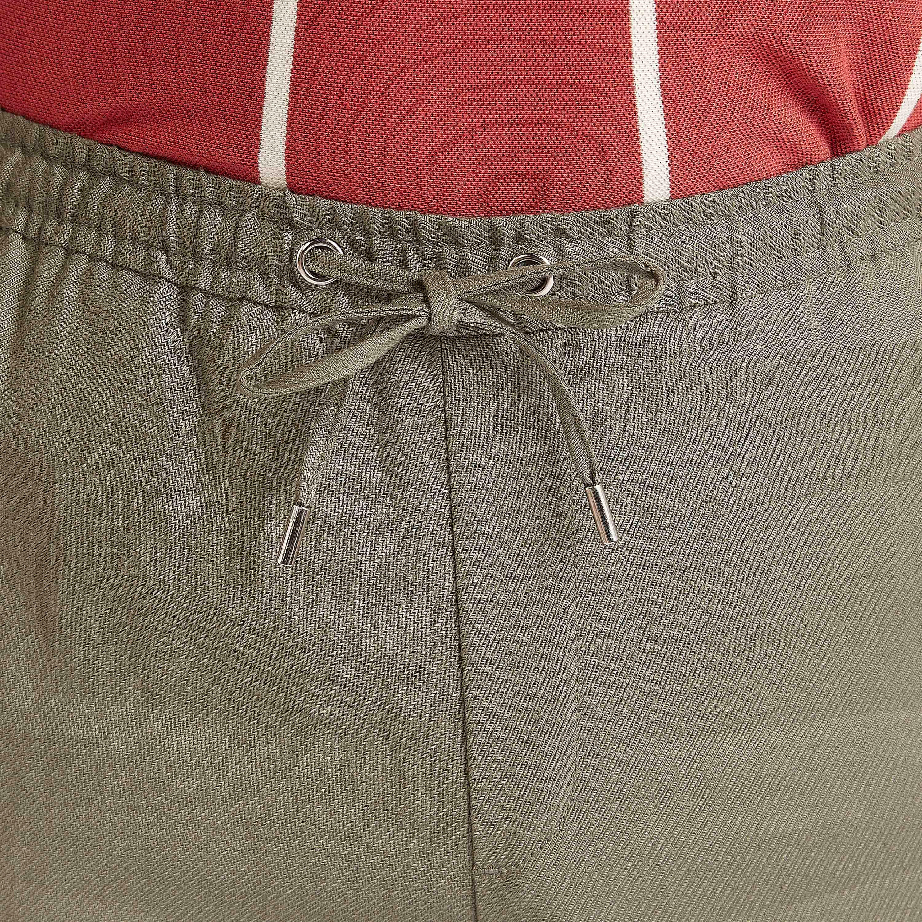 بنطلون بارز الملمس بخصر متوسّط الارتفاع ورباط إغلاق-men-clothing-bottoms-trousersandchinos-trousers-image-3