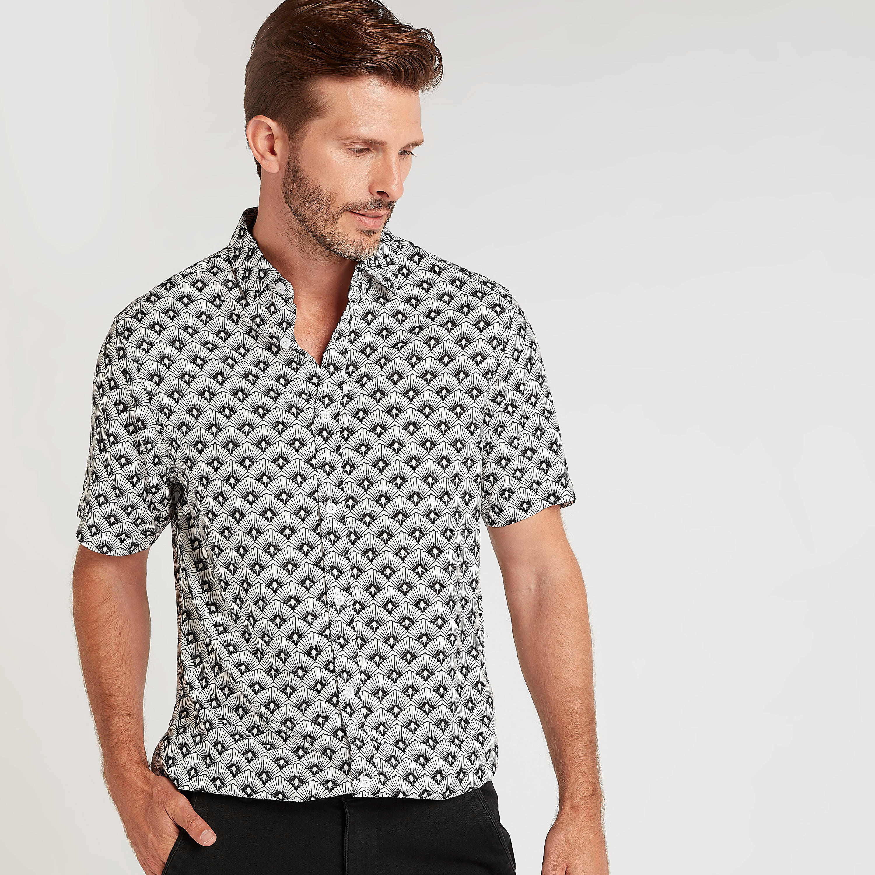 قميص سليم فيت بطبعات وأكمام قصيرة-men-clothing-shirts-image-5