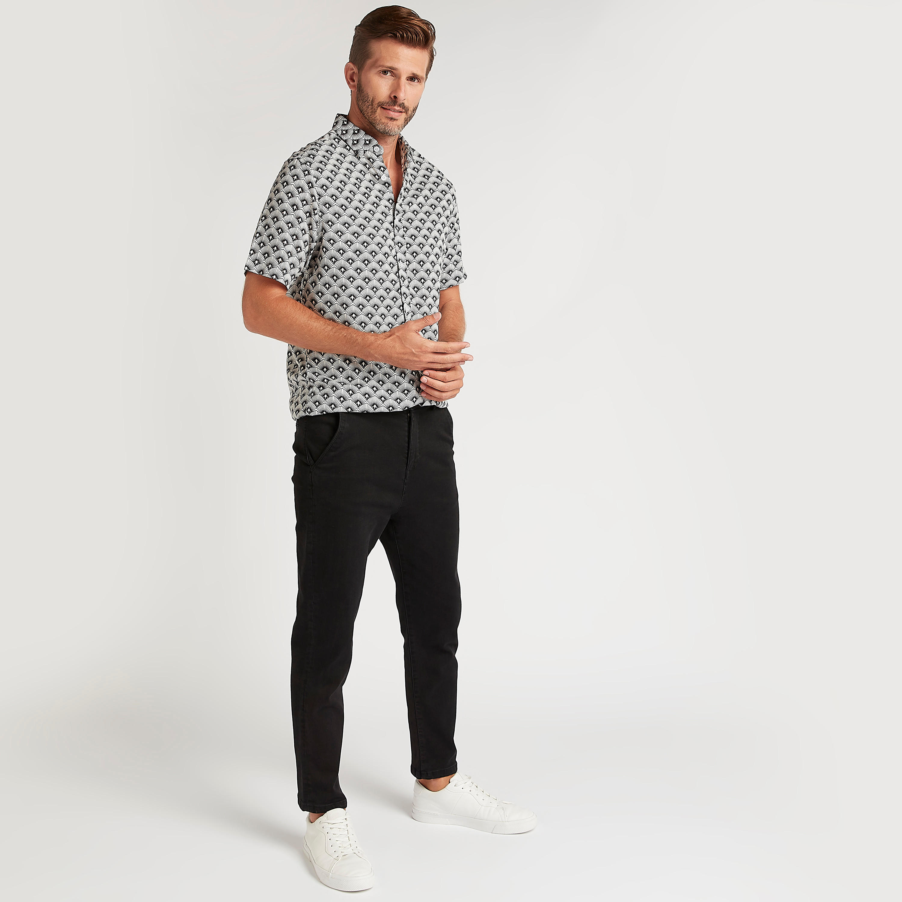 قميص سليم فيت بطبعات وأكمام قصيرة-men-clothing-shirts-image-4