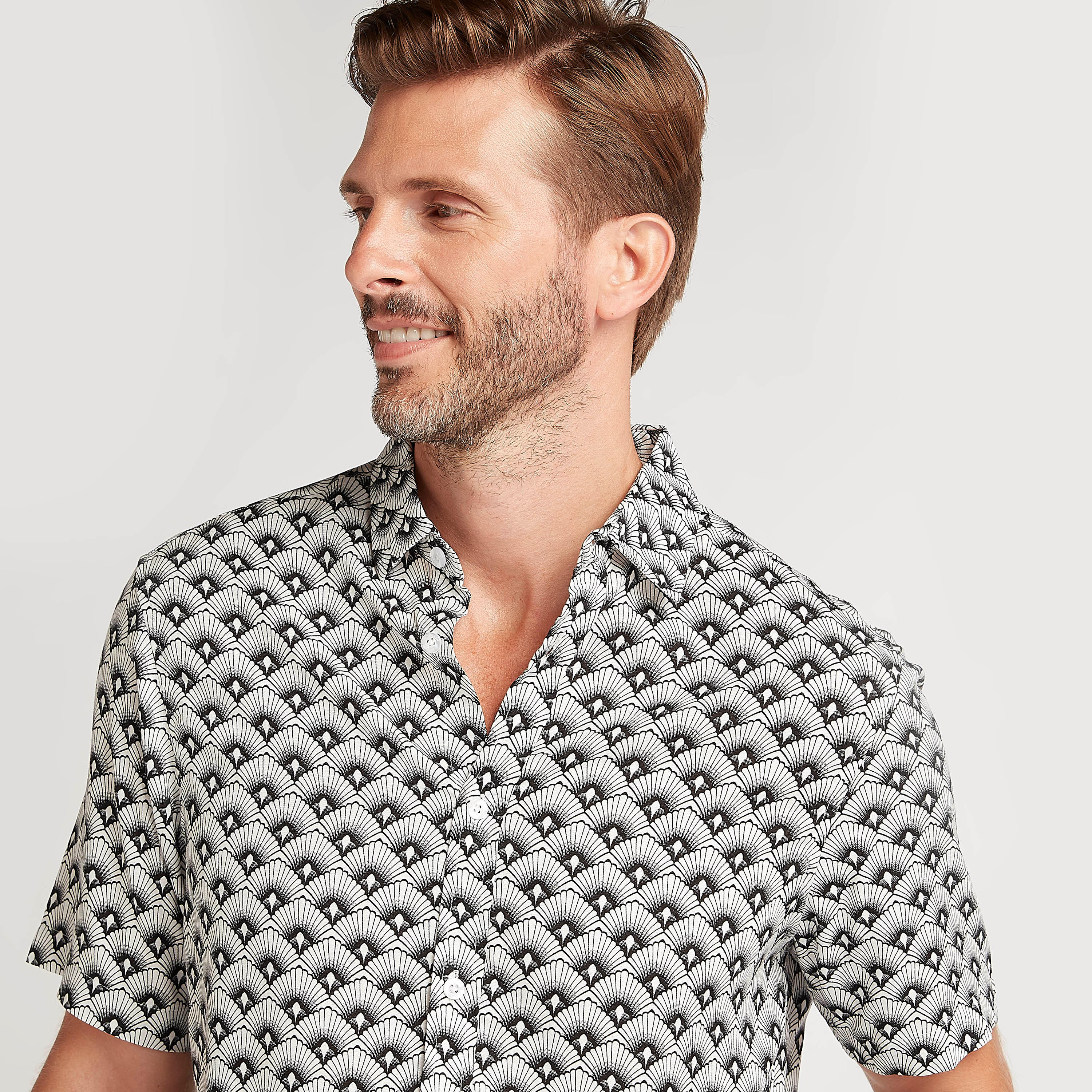 قميص سليم فيت بطبعات وأكمام قصيرة-men-clothing-shirts-image-3