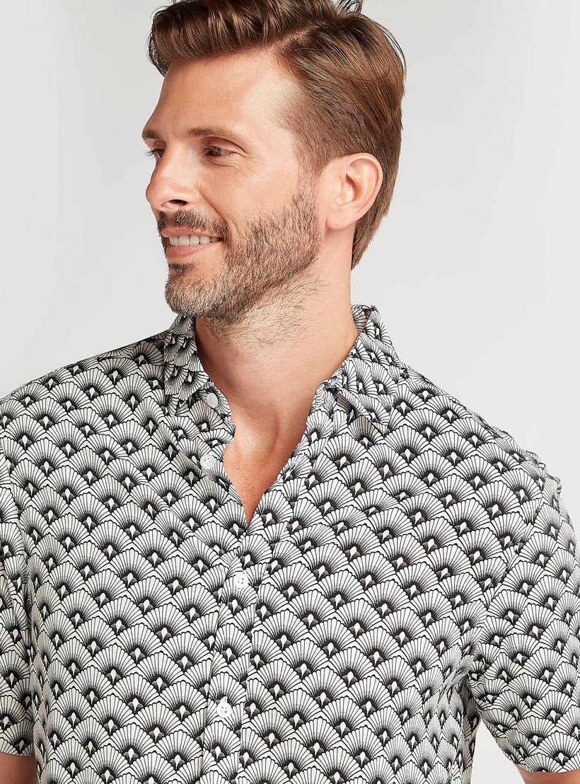 قميص سليم فيت بطبعات وأكمام قصيرة-men-clothing-shirts-image-3